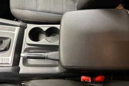 musta Volkswagen Amarok 2018 kuva 27.