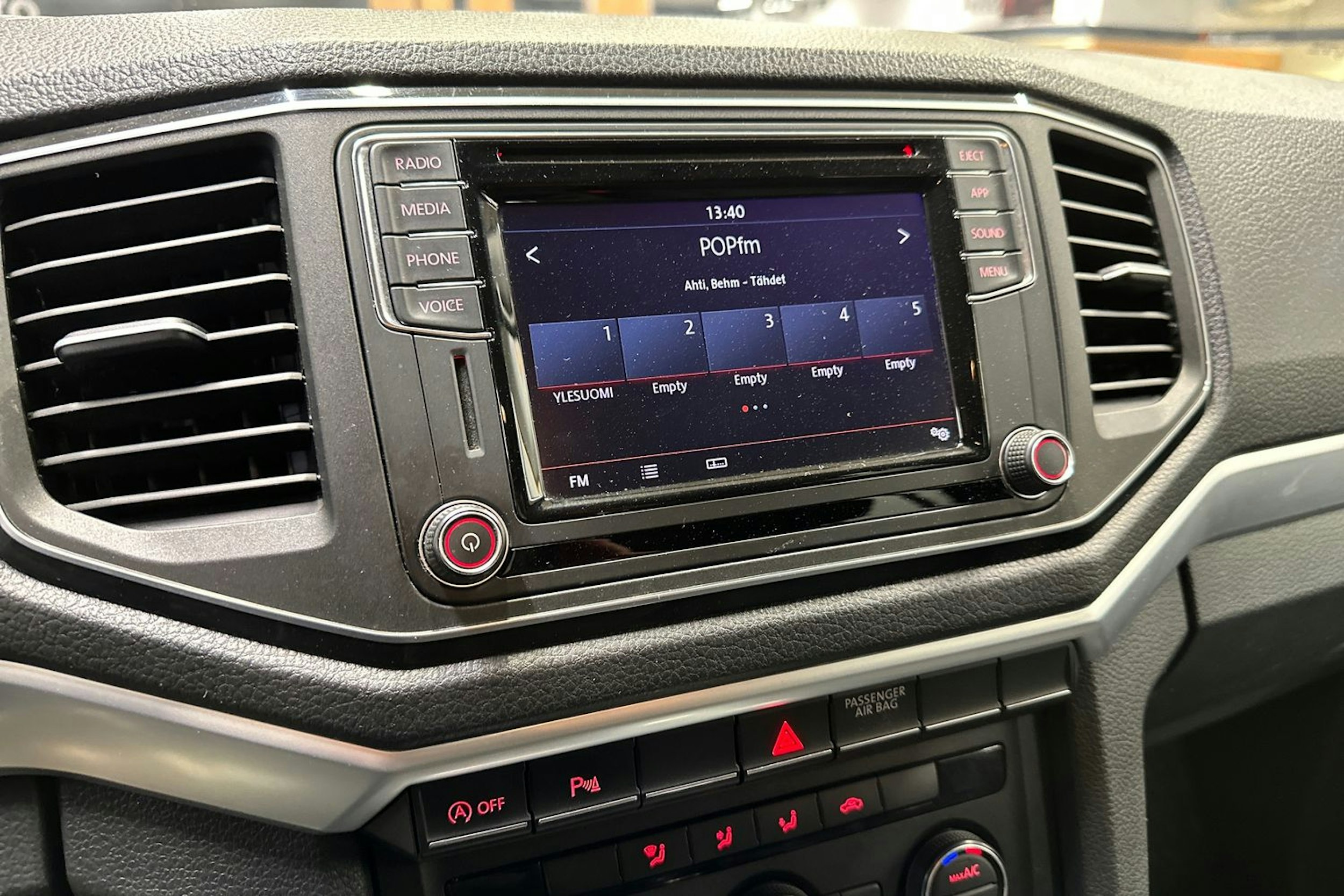 musta Volkswagen Amarok 2018 kuva 28.