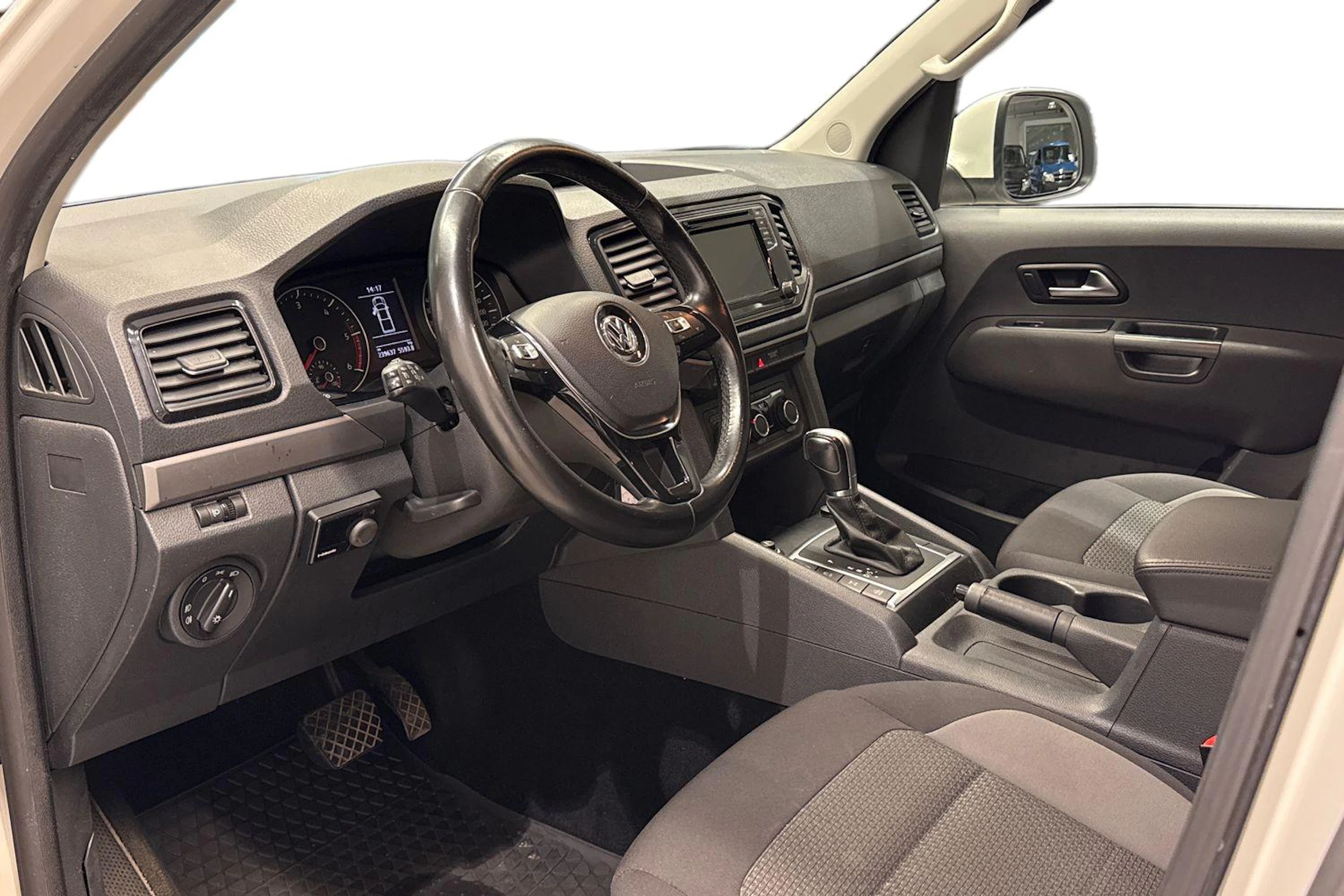 valkoinen Volkswagen Amarok 2018 kuva 8.