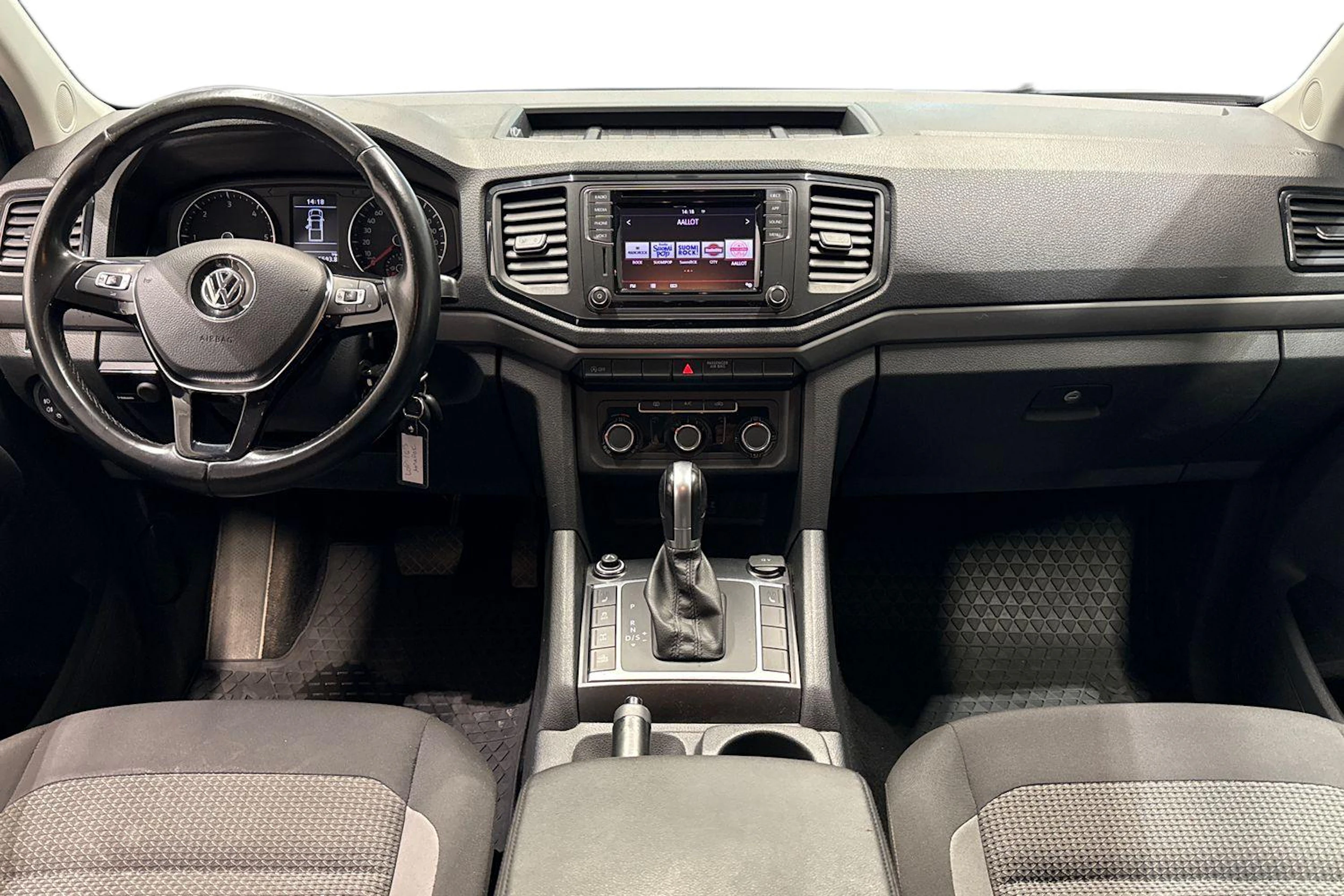 valkoinen Volkswagen Amarok 2018 kuva 9.