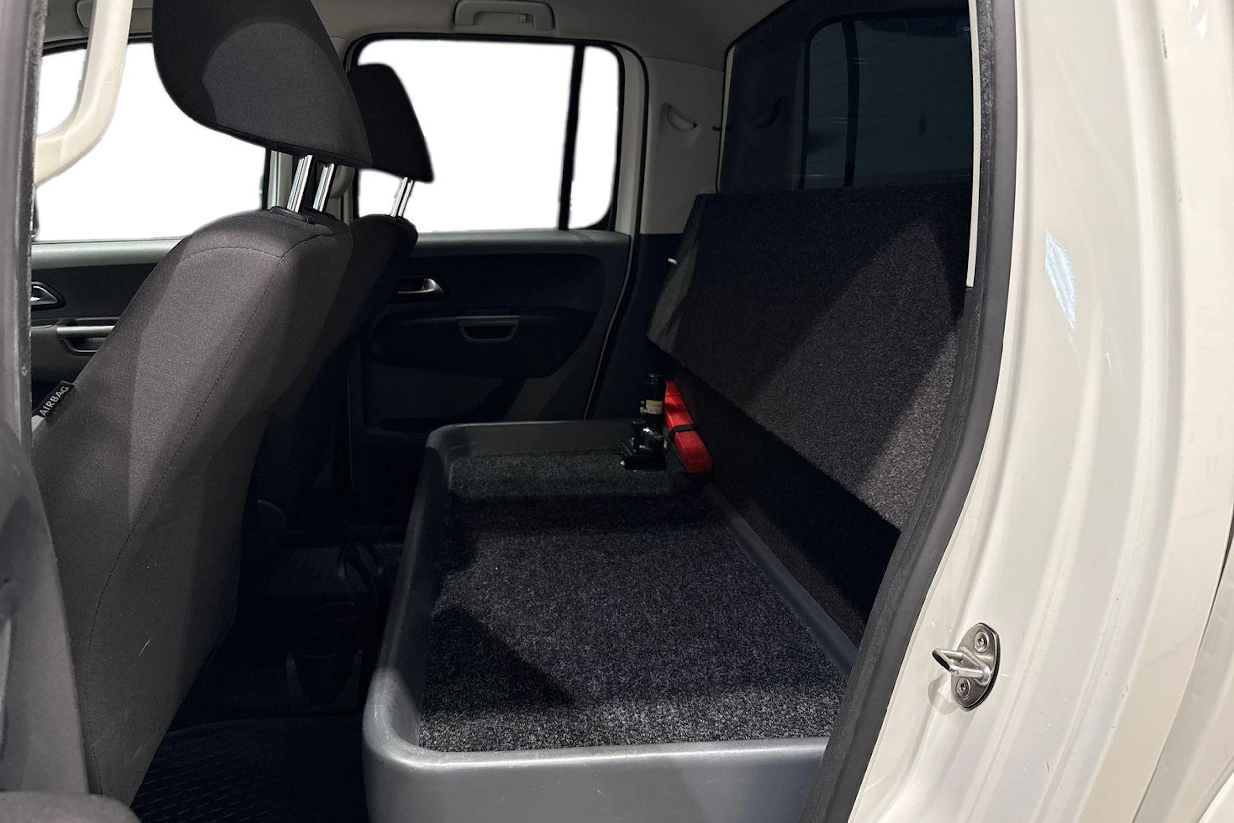 valkoinen Volkswagen Amarok 2018 kuva 11.