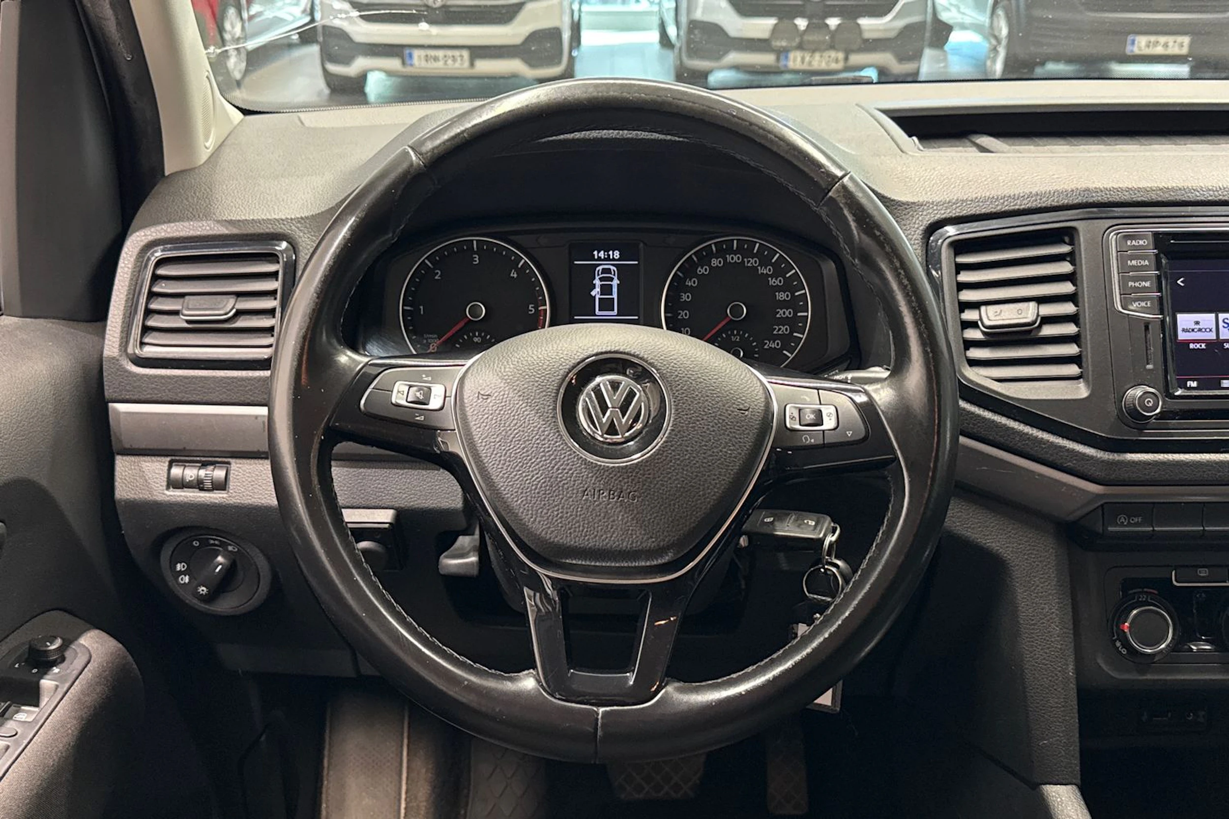 valkoinen Volkswagen Amarok 2018 kuva 13.