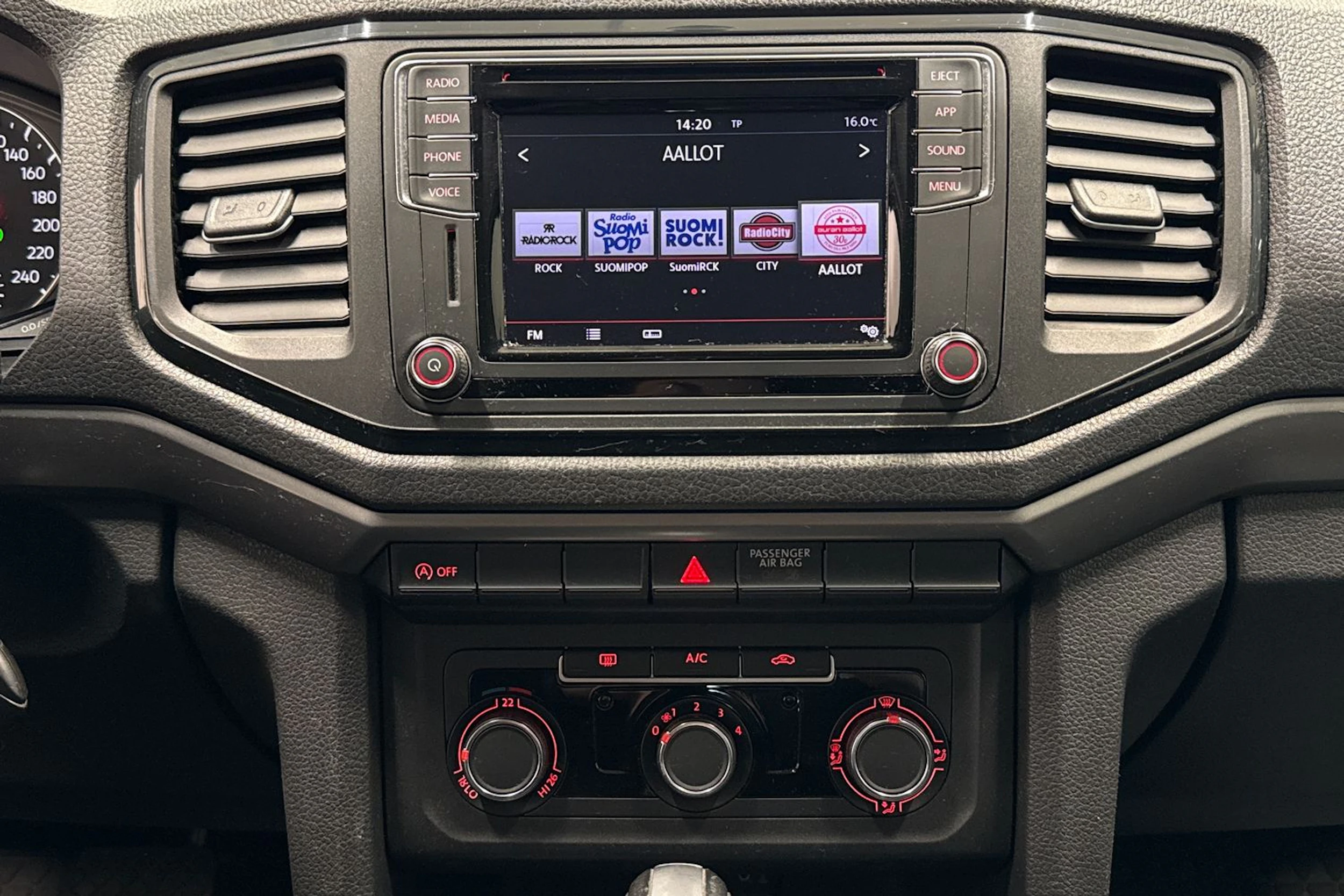 valkoinen Volkswagen Amarok 2018 kuva 17.
