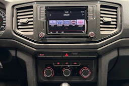 valkoinen Volkswagen Amarok 2018 kuva 17.