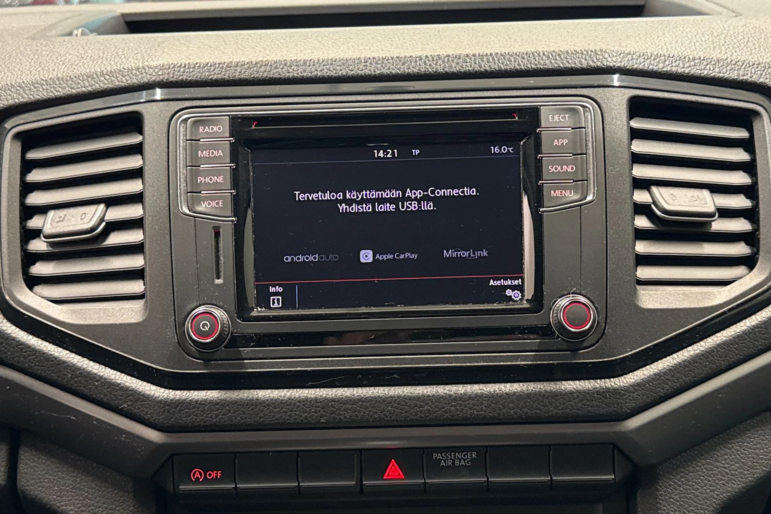 valkoinen Volkswagen Amarok 2018 kuva 18.