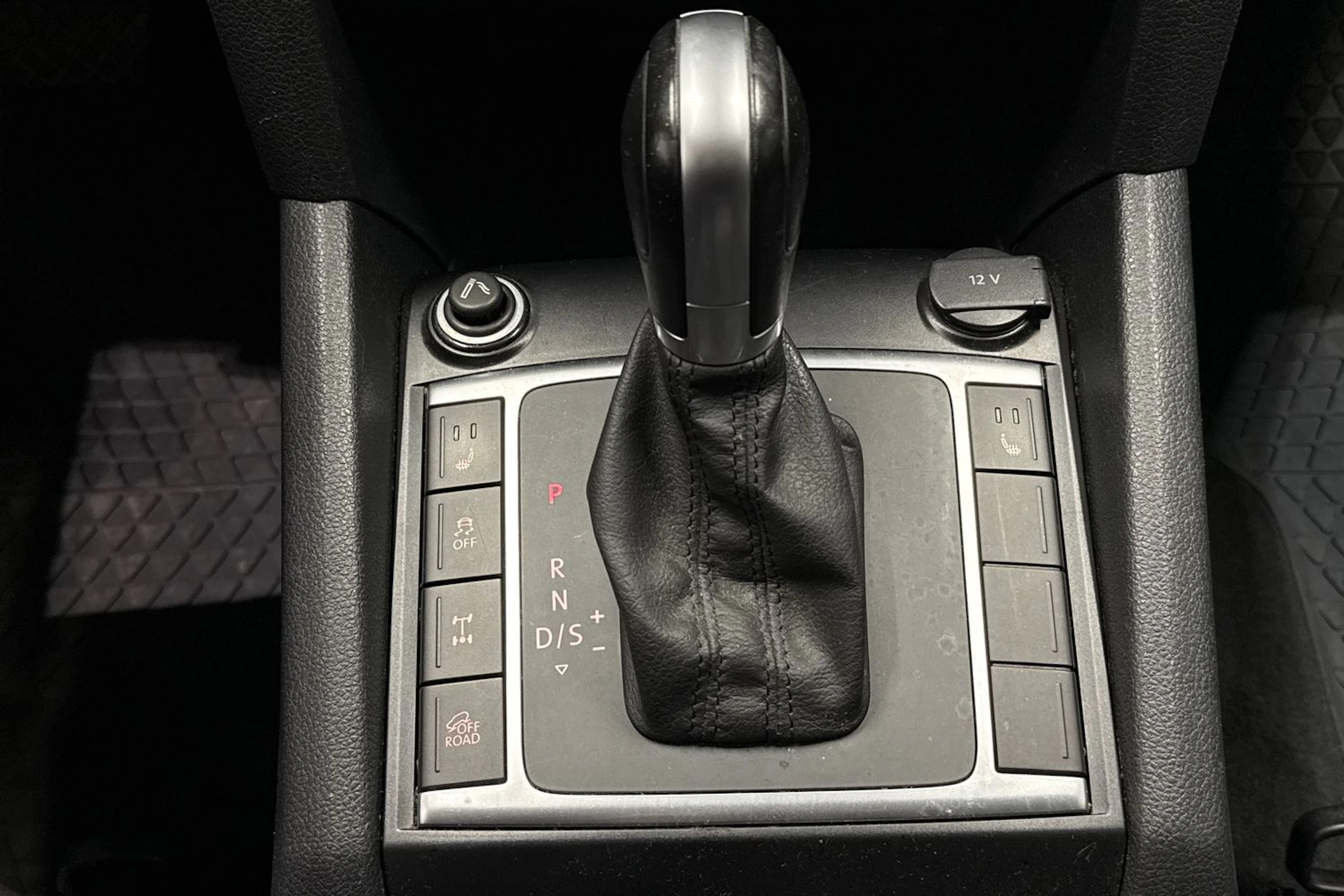 valkoinen Volkswagen Amarok 2018 kuva 19.