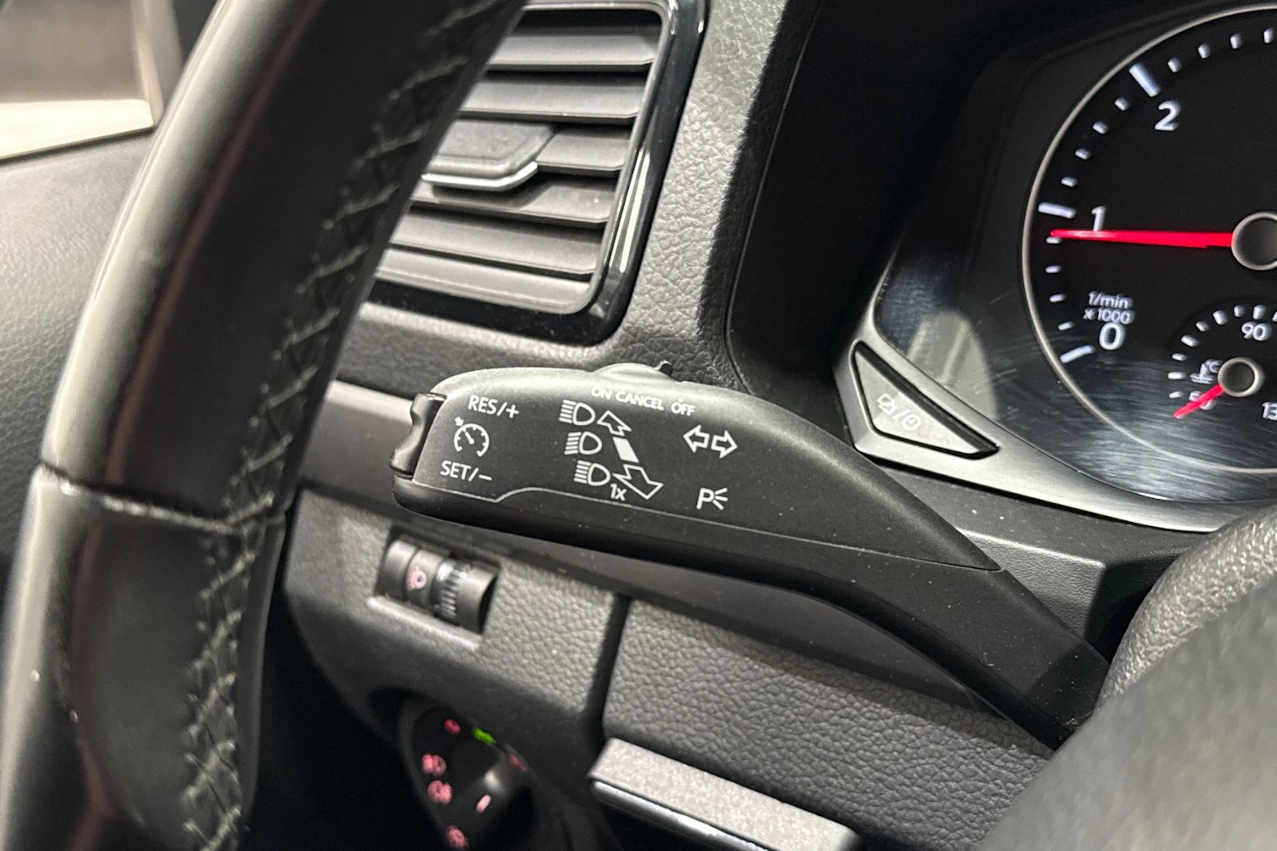 valkoinen Volkswagen Amarok 2018 kuva 20.