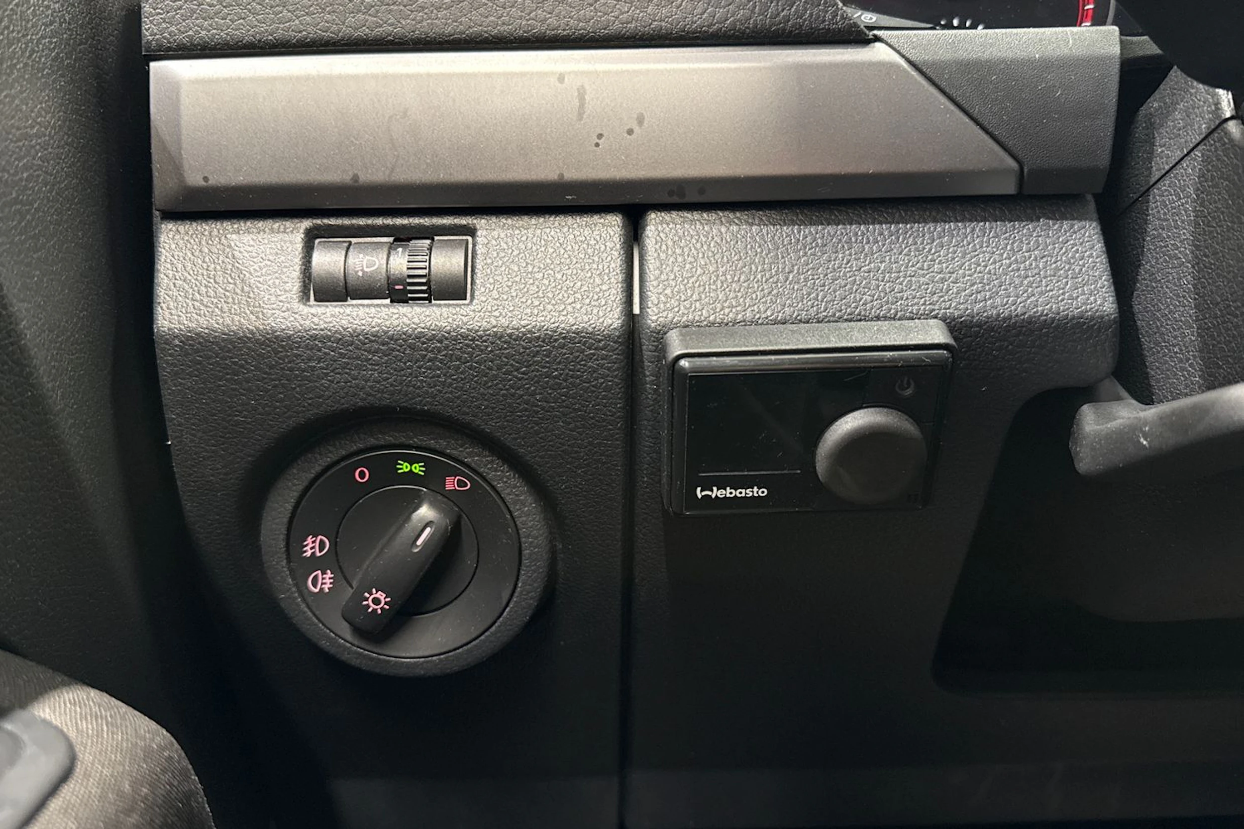 valkoinen Volkswagen Amarok 2018 kuva 21.