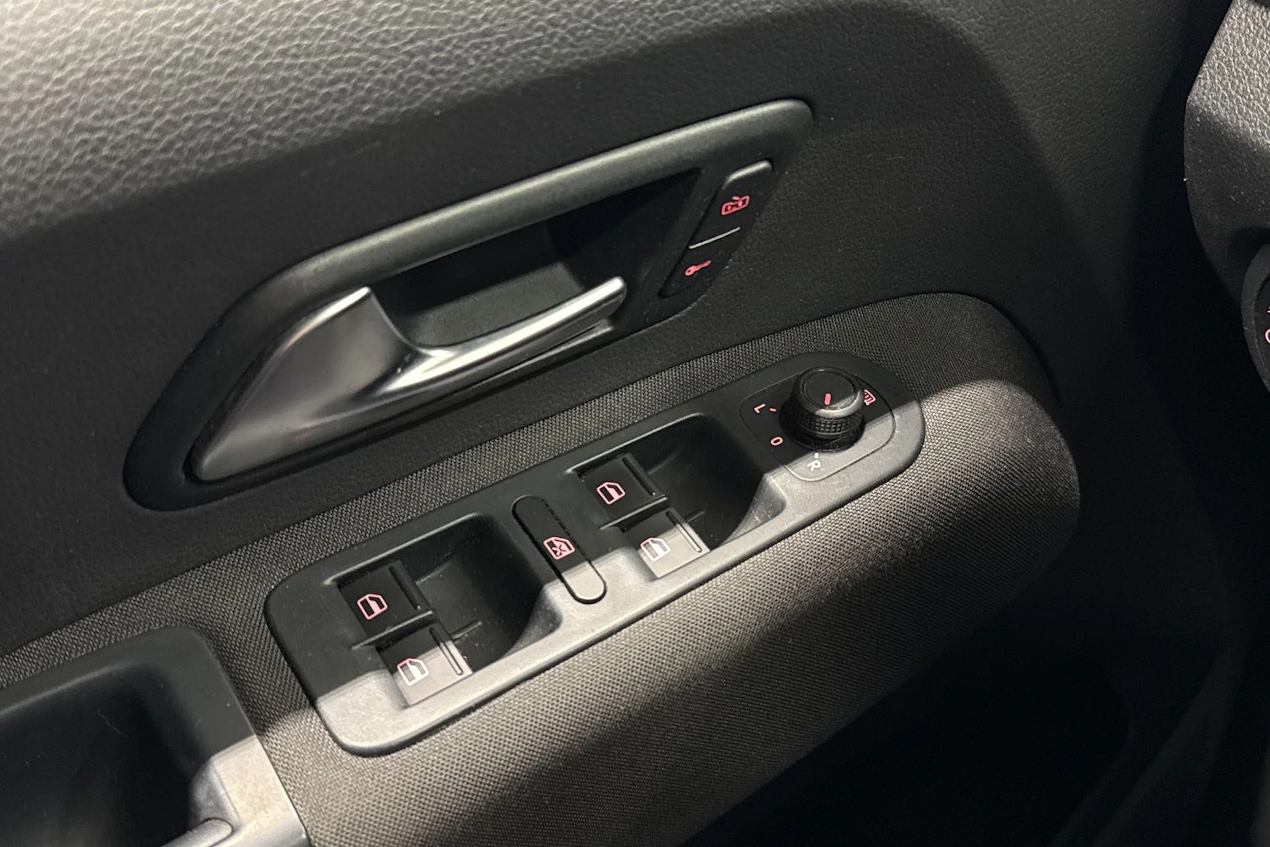 valkoinen Volkswagen Amarok 2018 kuva 23.