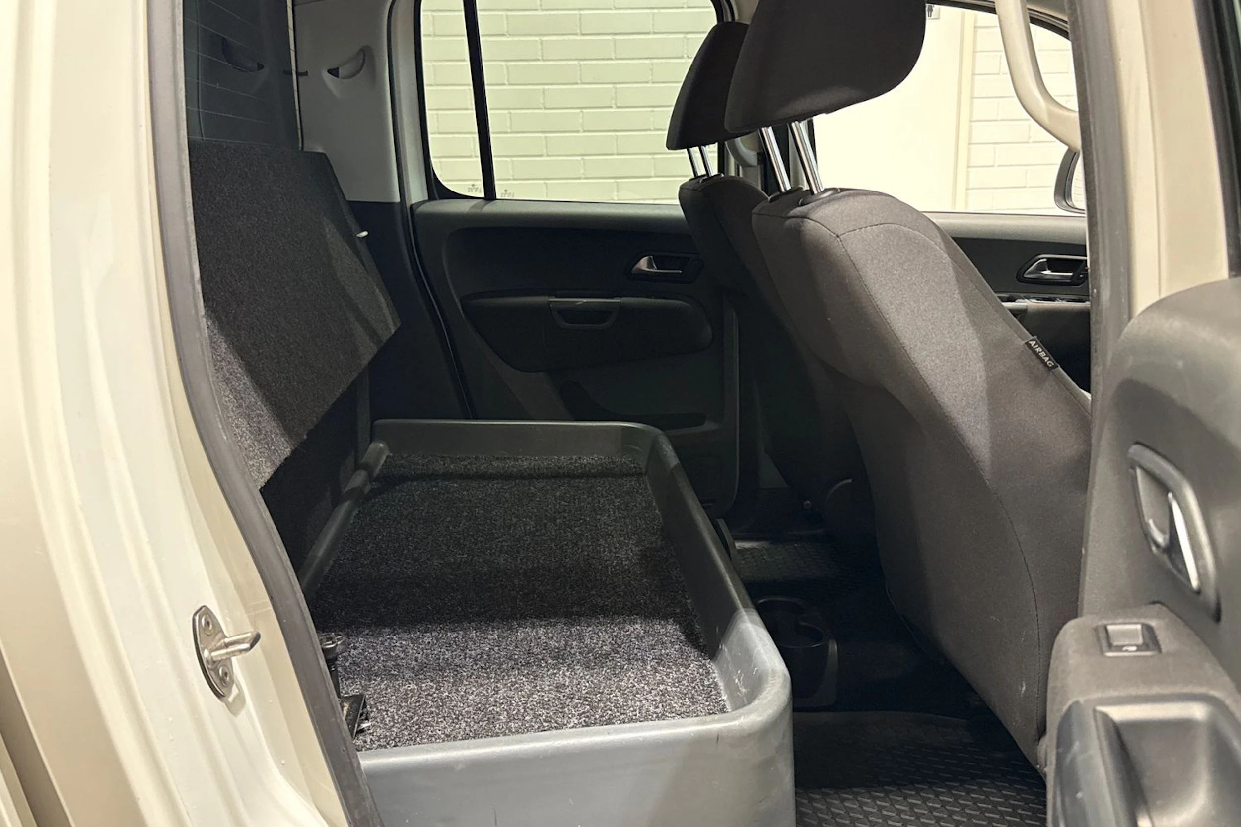 valkoinen Volkswagen Amarok 2018 kuva 25.