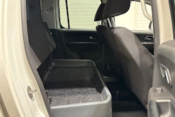 valkoinen Volkswagen Amarok 2018 kuva 25.
