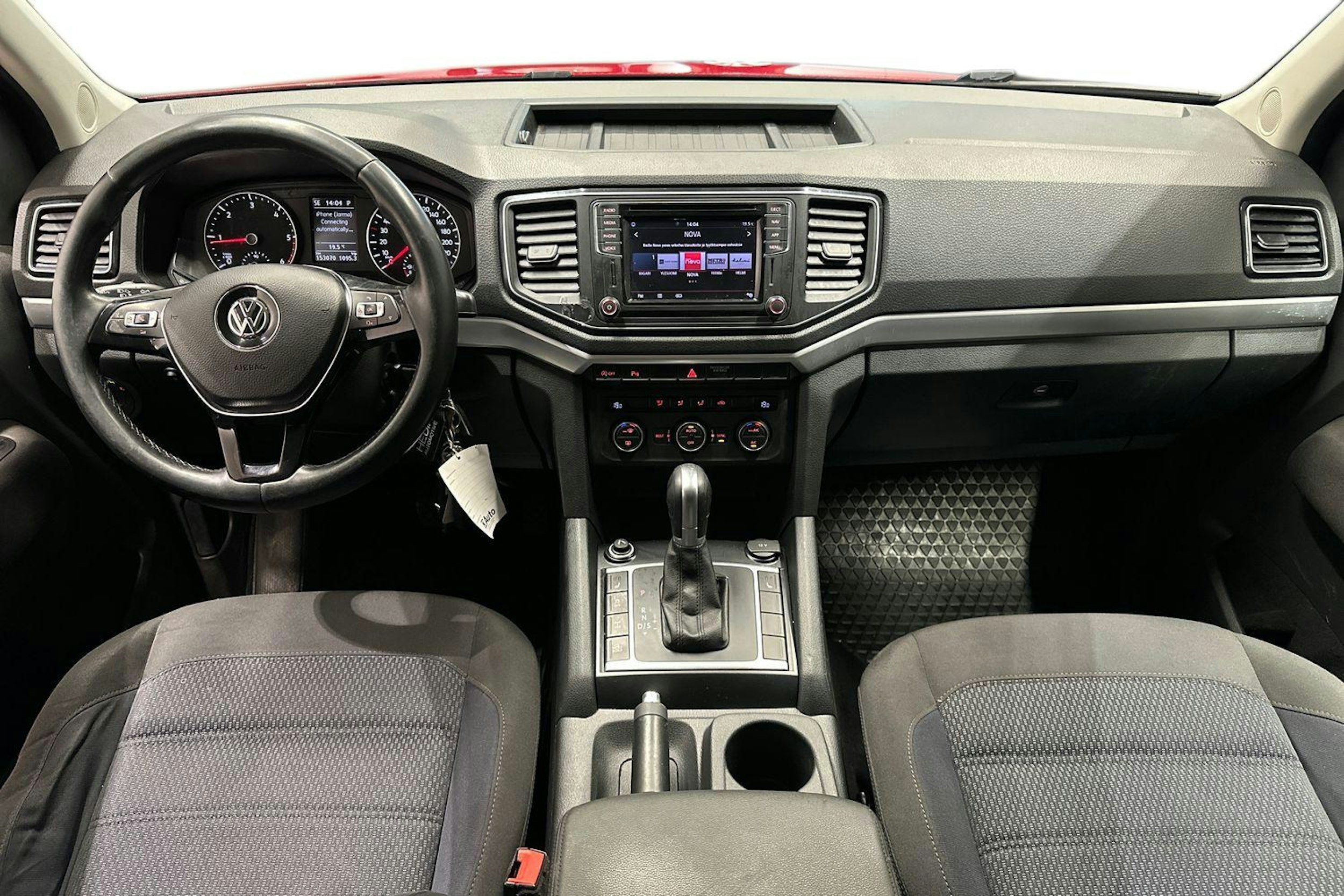 punainen Volkswagen Amarok 2018 kuva 9.