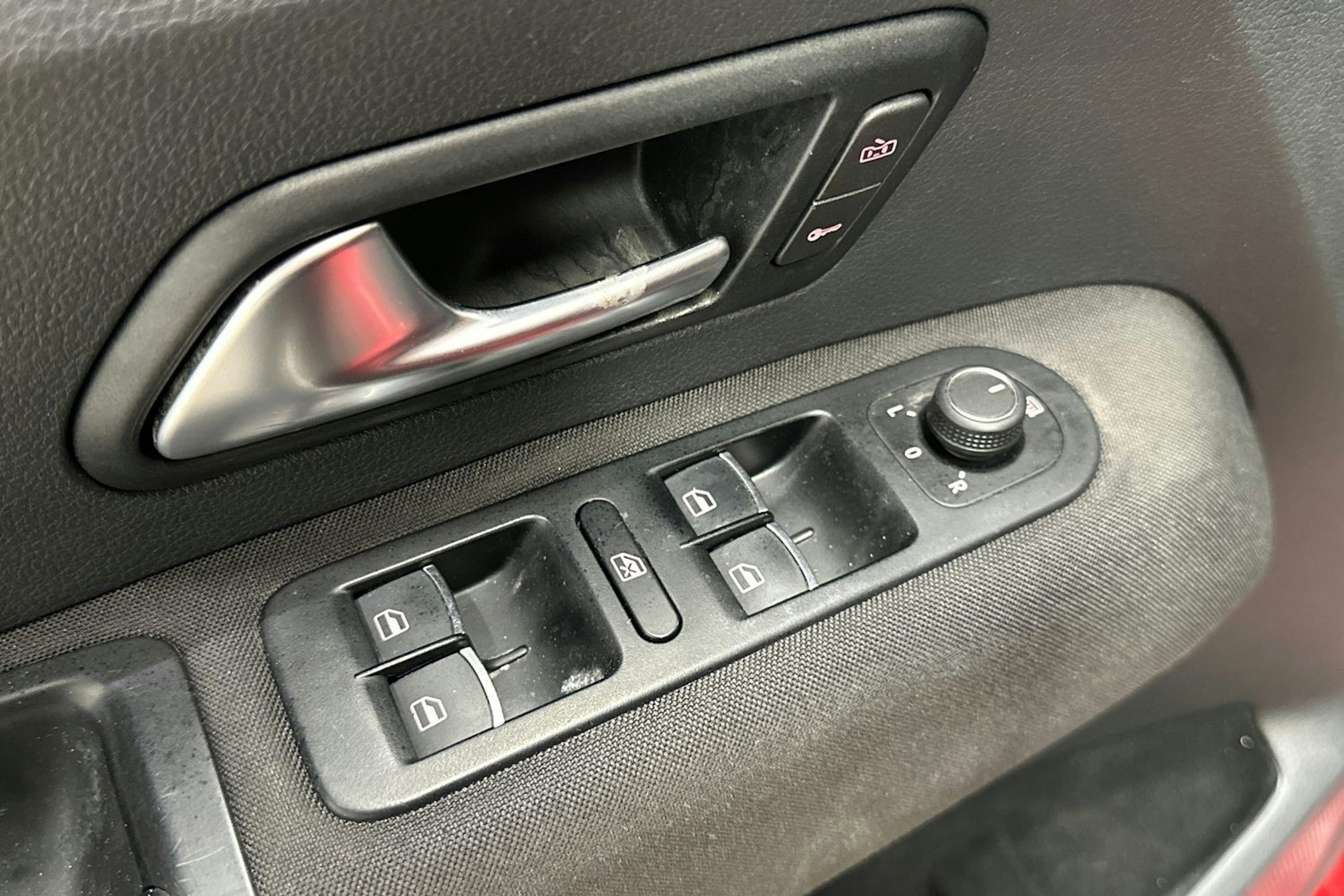 punainen Volkswagen Amarok 2018 kuva 16.