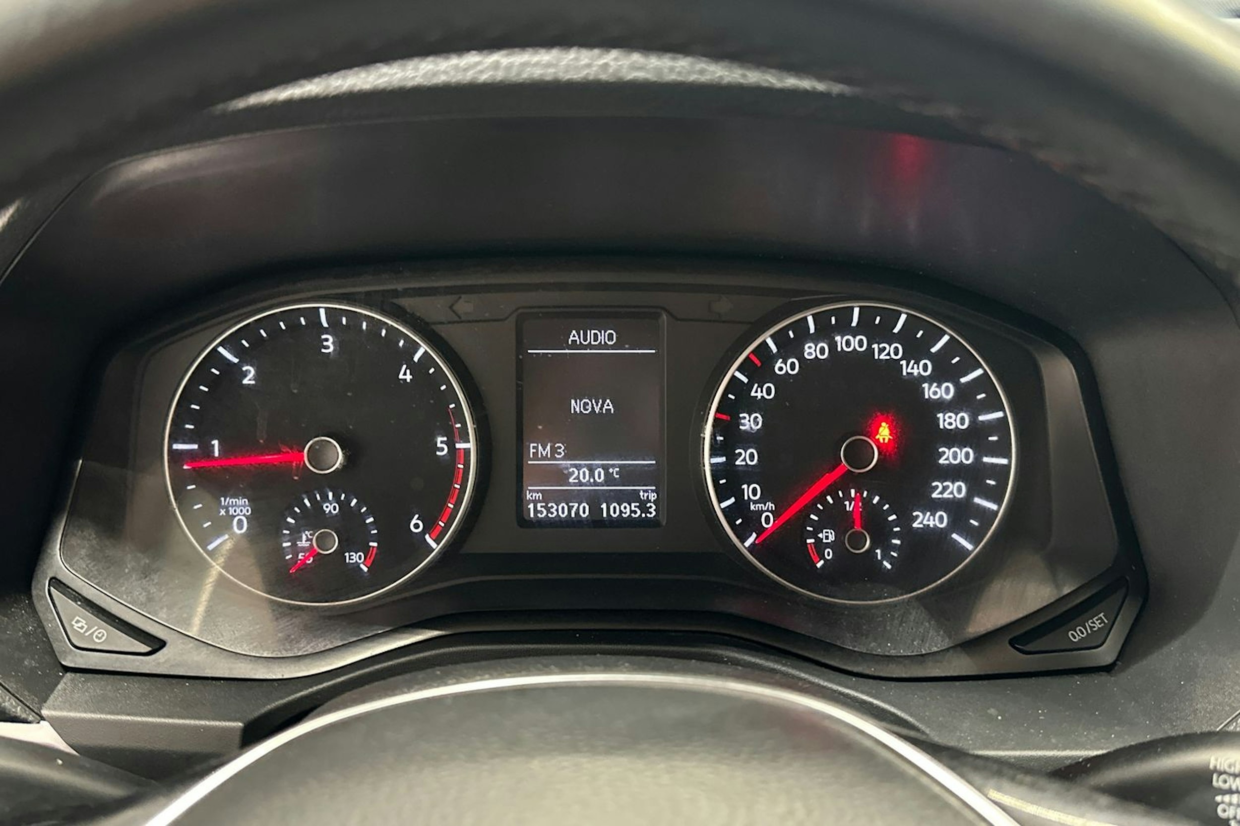 punainen Volkswagen Amarok 2018 kuva 19.