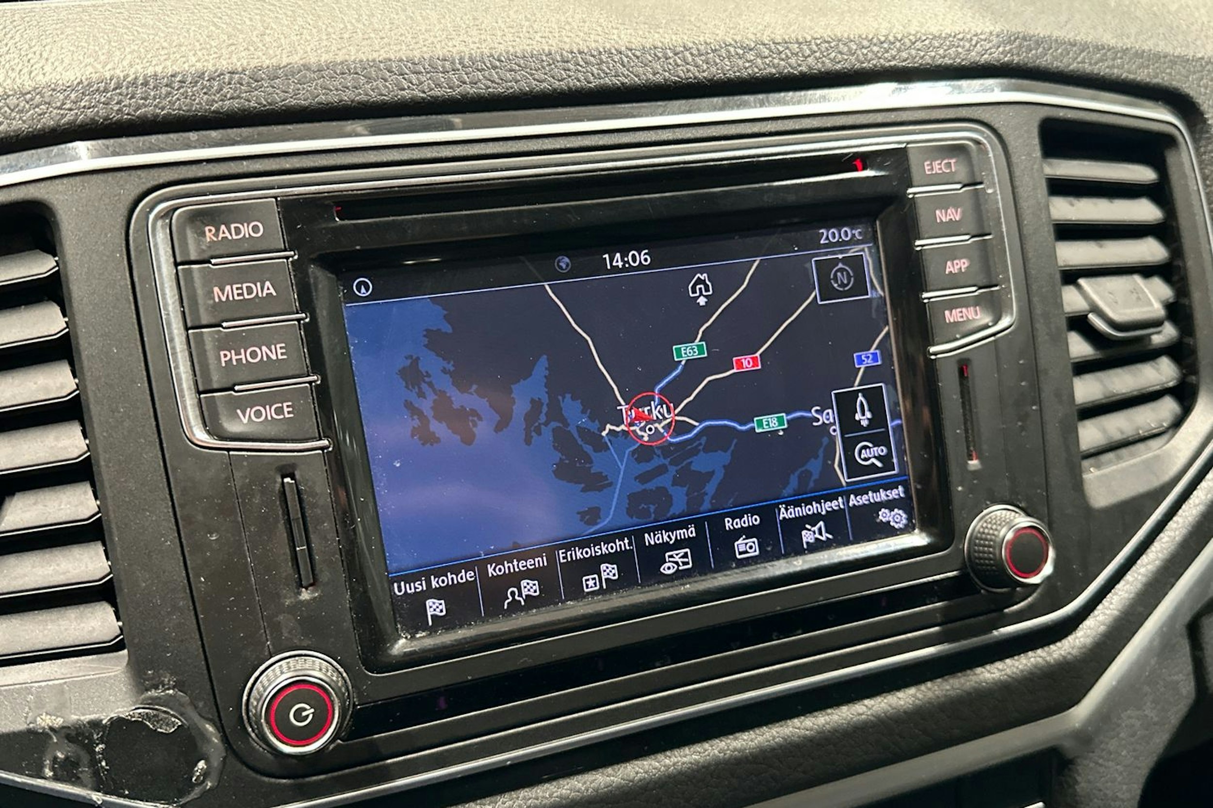 punainen Volkswagen Amarok 2018 kuva 21.