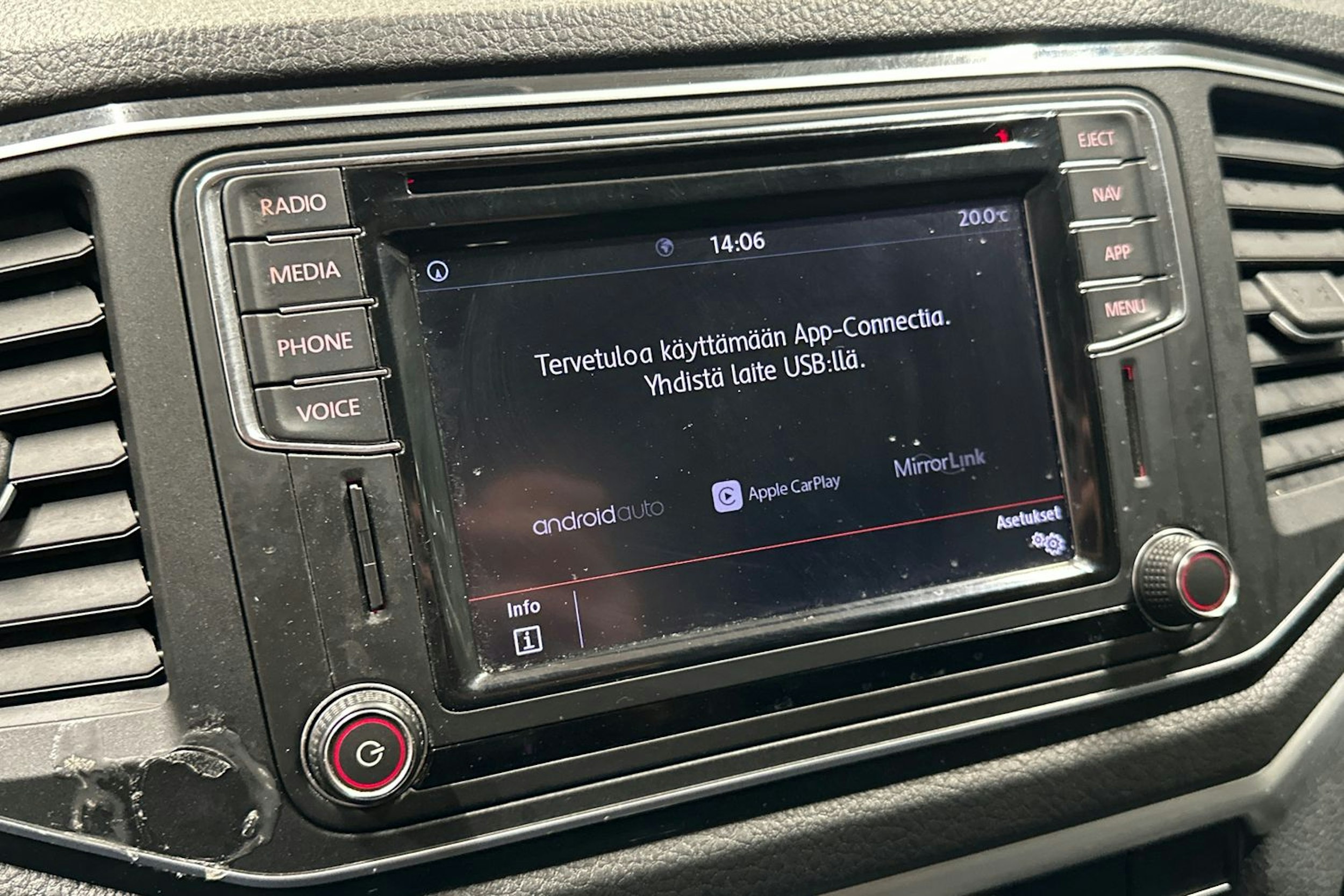 punainen Volkswagen Amarok 2018 kuva 22.