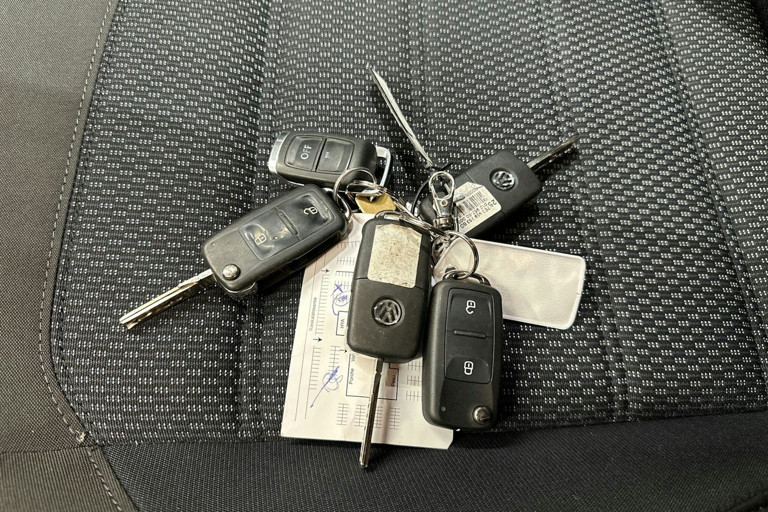 punainen Volkswagen Amarok 2018 kuva 23.