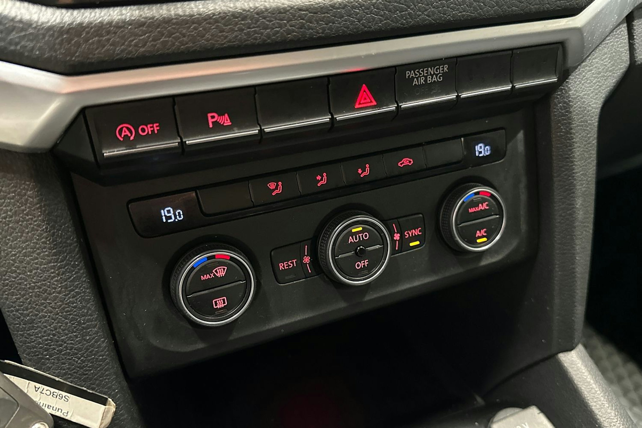 punainen Volkswagen Amarok 2018 kuva 24.