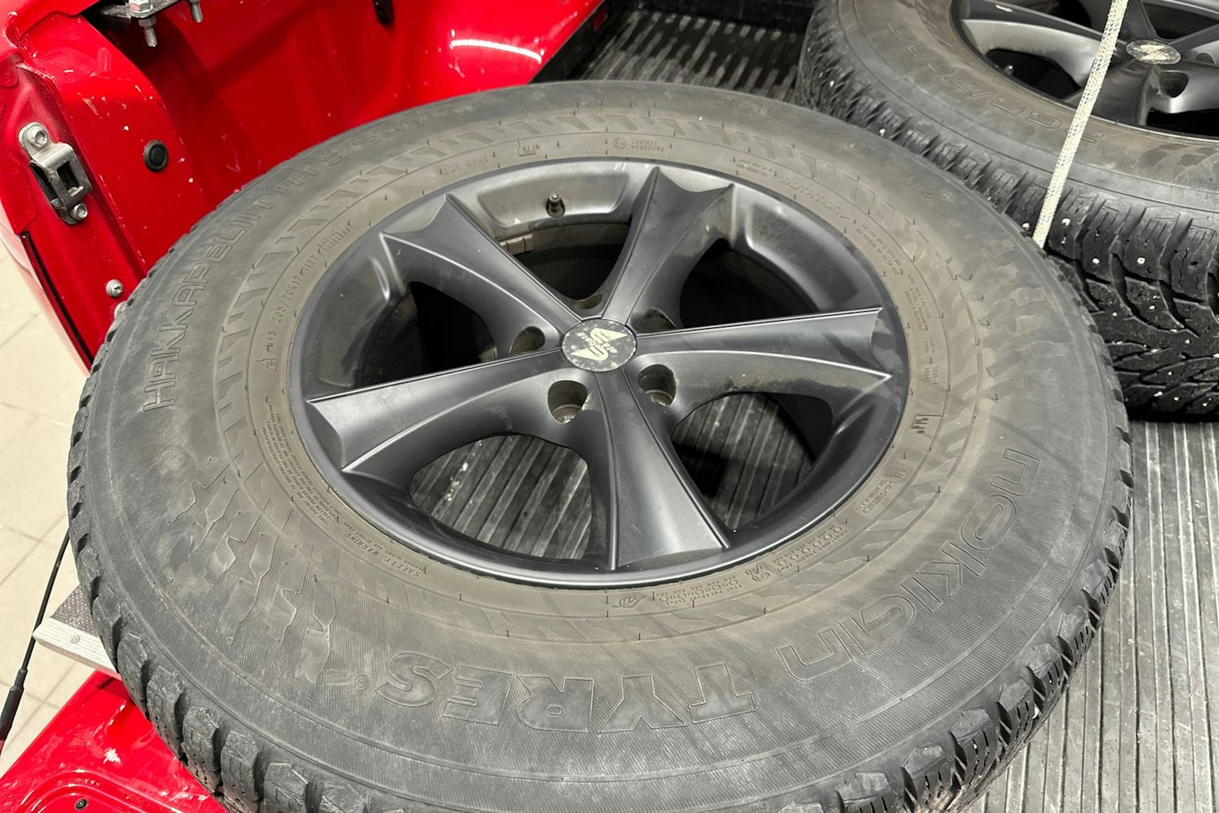 punainen Volkswagen Amarok 2018 kuva 32.