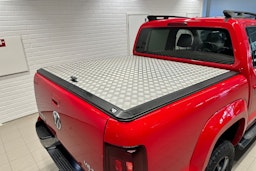 punainen Volkswagen Amarok 2018 kuva 33.