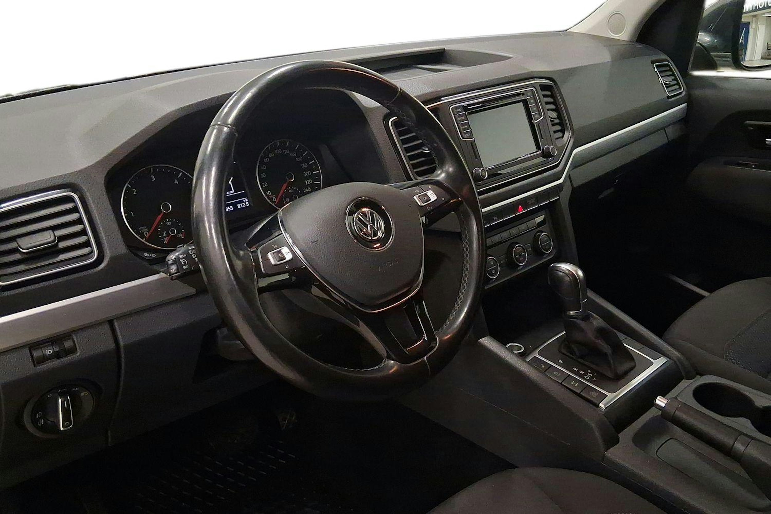 harmaa Volkswagen Amarok 2018 kuva 8.