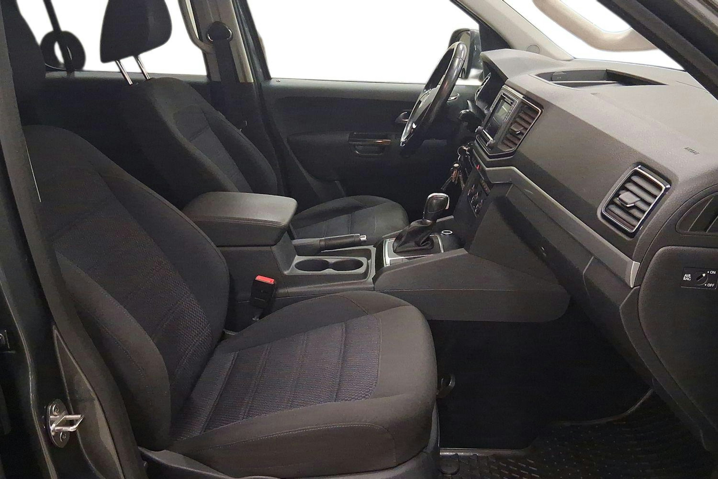 harmaa Volkswagen Amarok 2018 kuva 11.