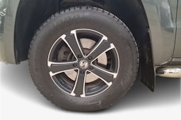 harmaa Volkswagen Amarok 2018 kuva 12.