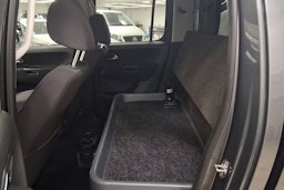 harmaa Volkswagen Amarok 2018 kuva 13.