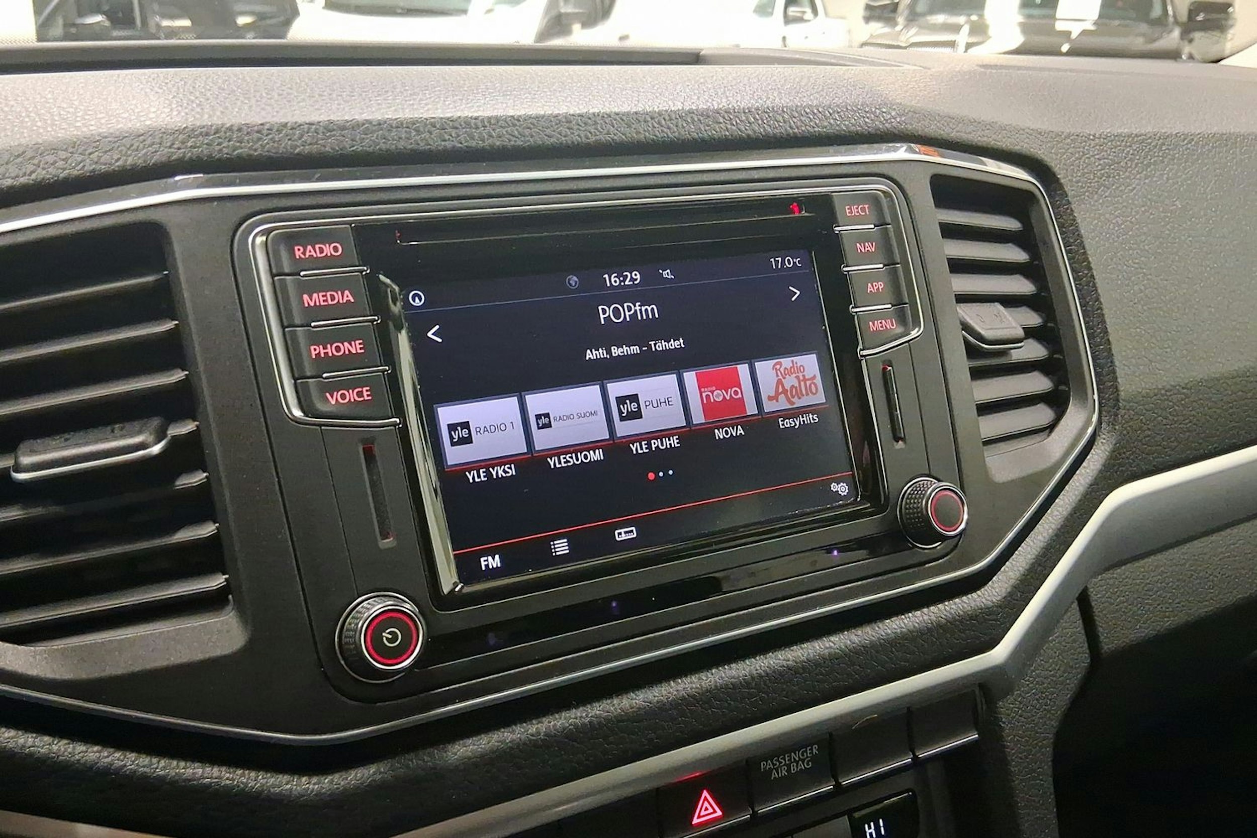 harmaa Volkswagen Amarok 2018 kuva 18.