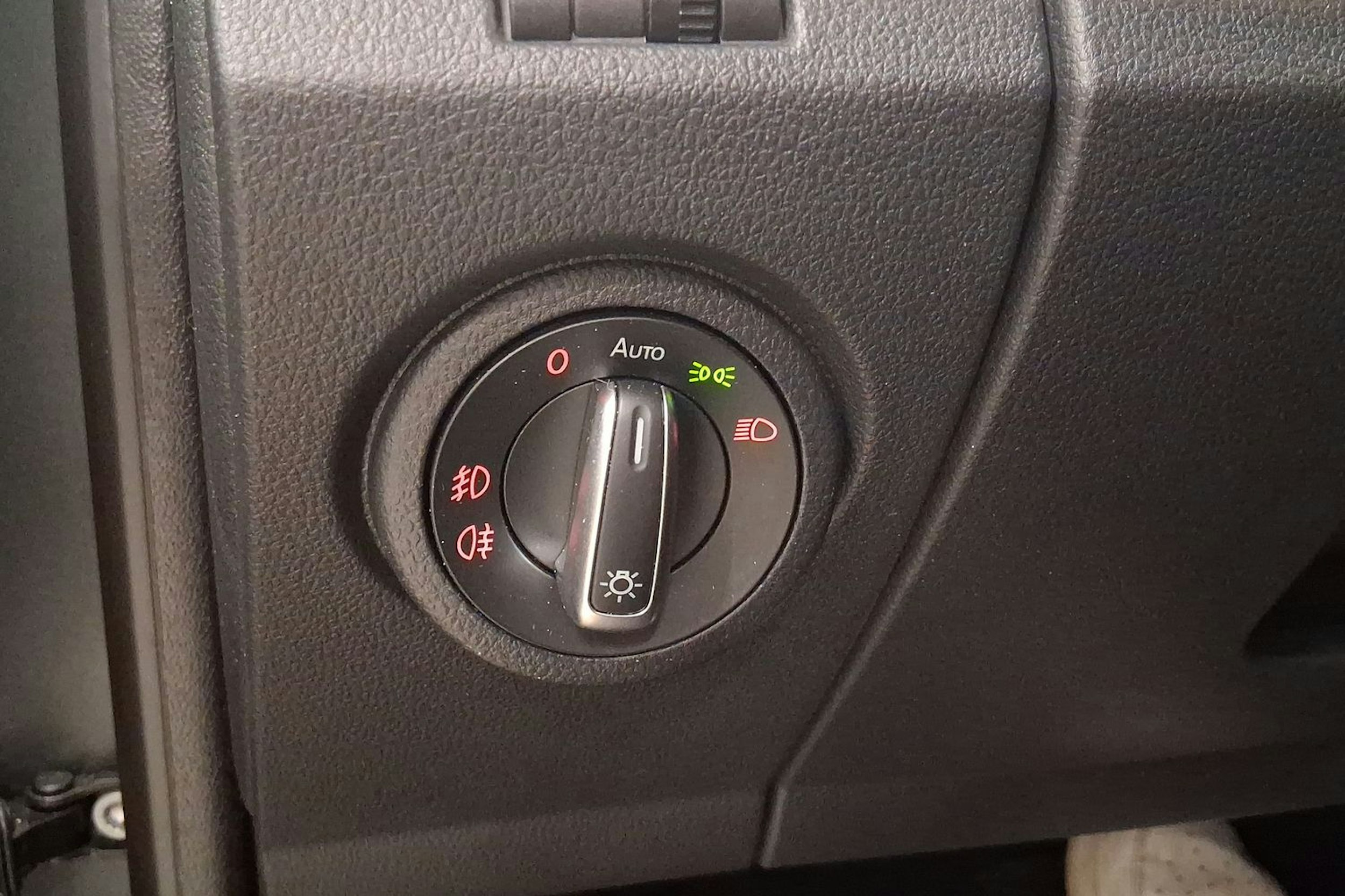 harmaa Volkswagen Amarok 2018 kuva 22.