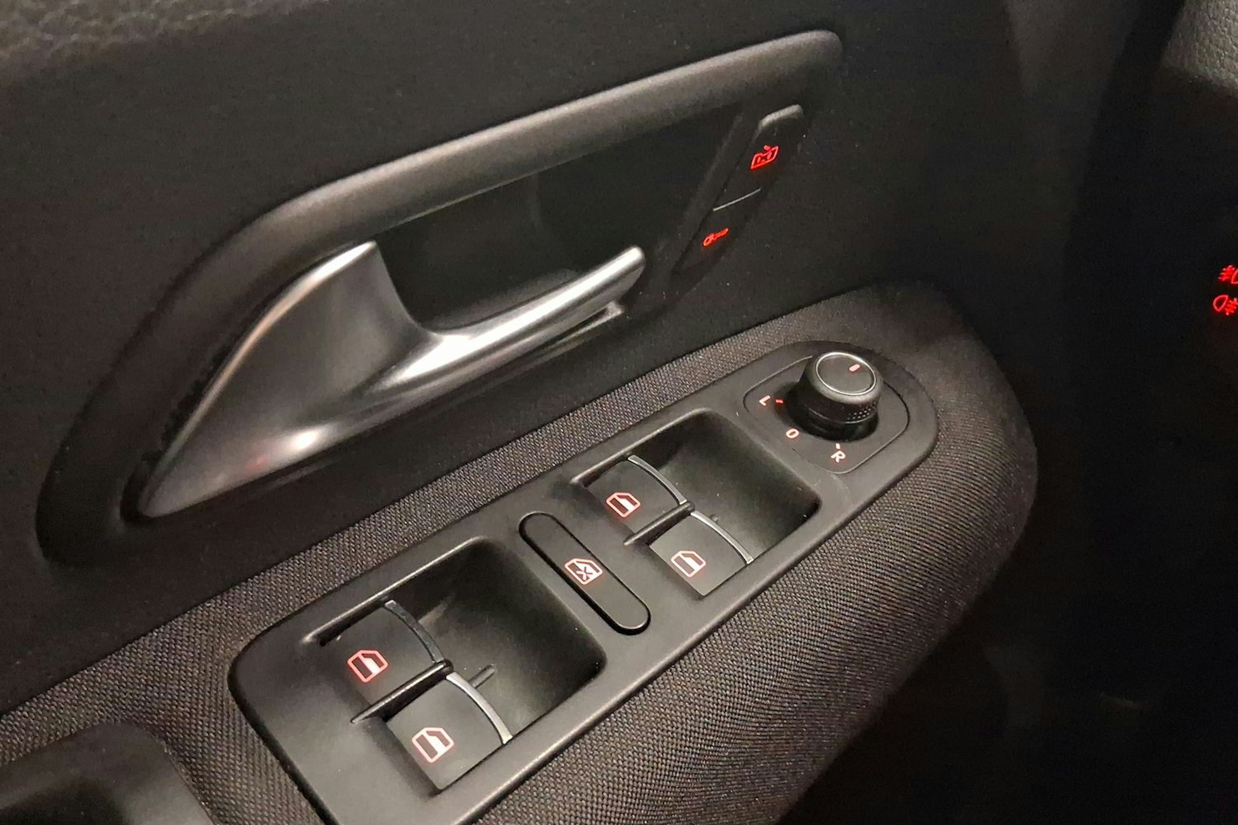 harmaa Volkswagen Amarok 2018 kuva 23.