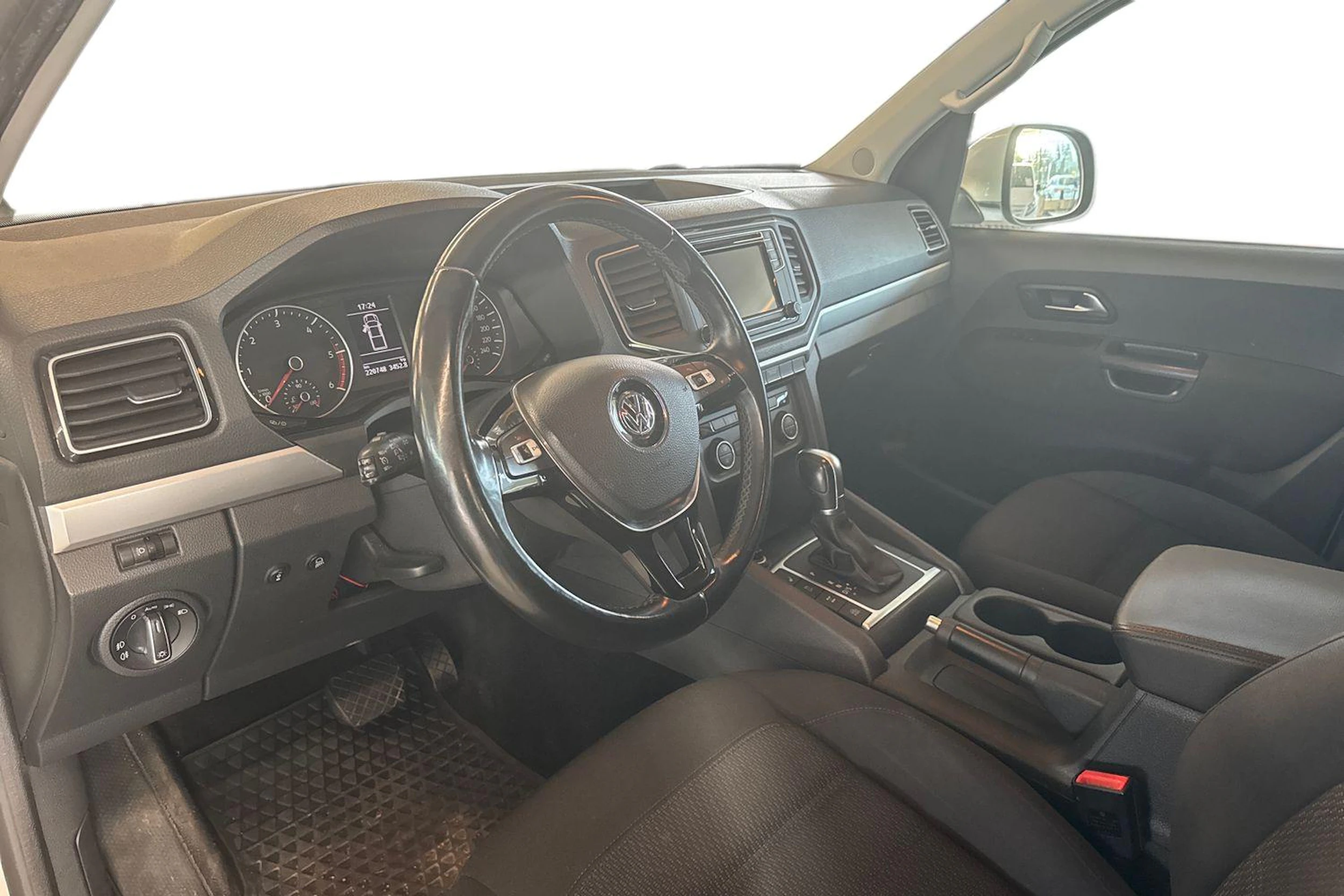 valkoinen Volkswagen Amarok 2018 kuva 3.