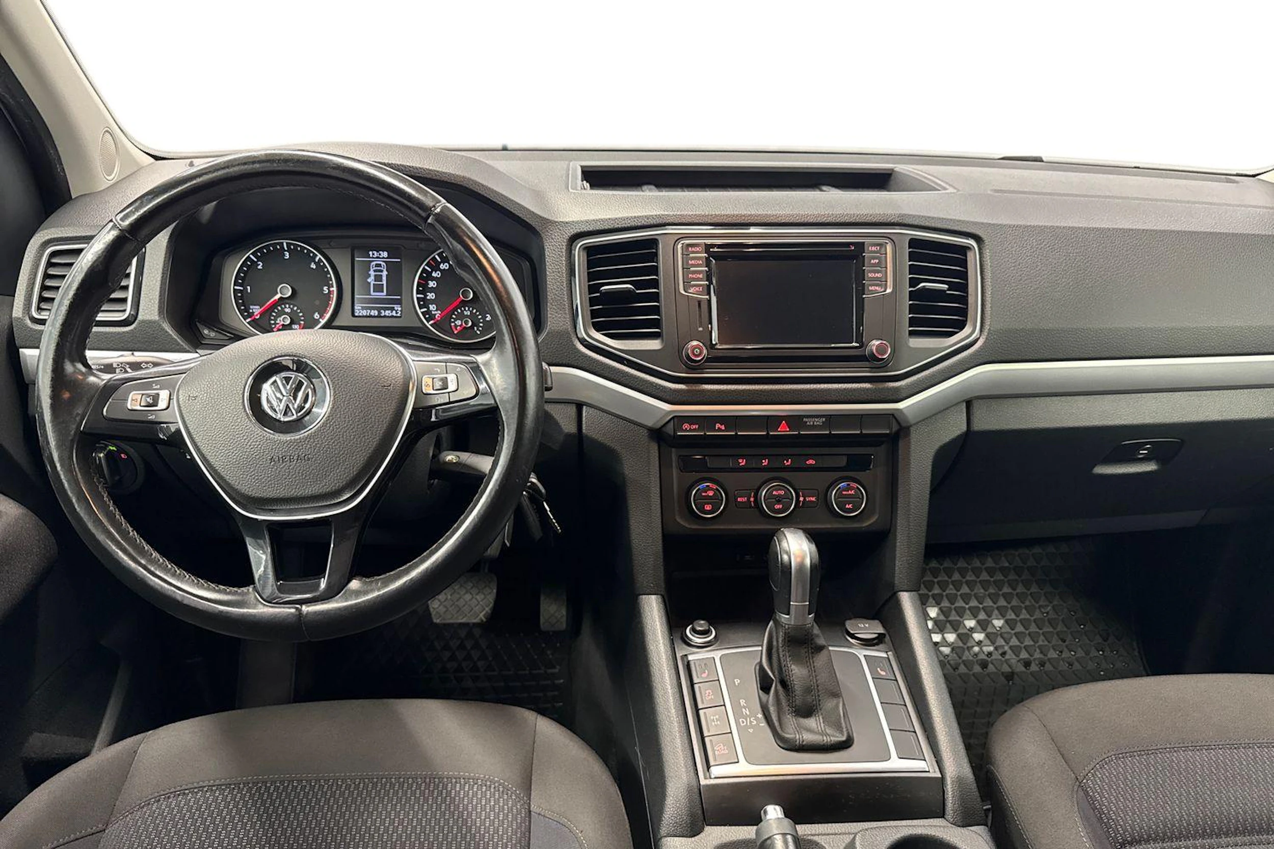 valkoinen Volkswagen Amarok 2018 kuva 9.