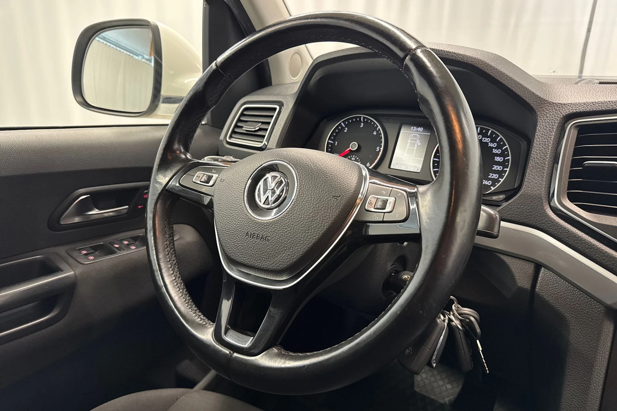 valkoinen Volkswagen Amarok 2018 kuva 13.