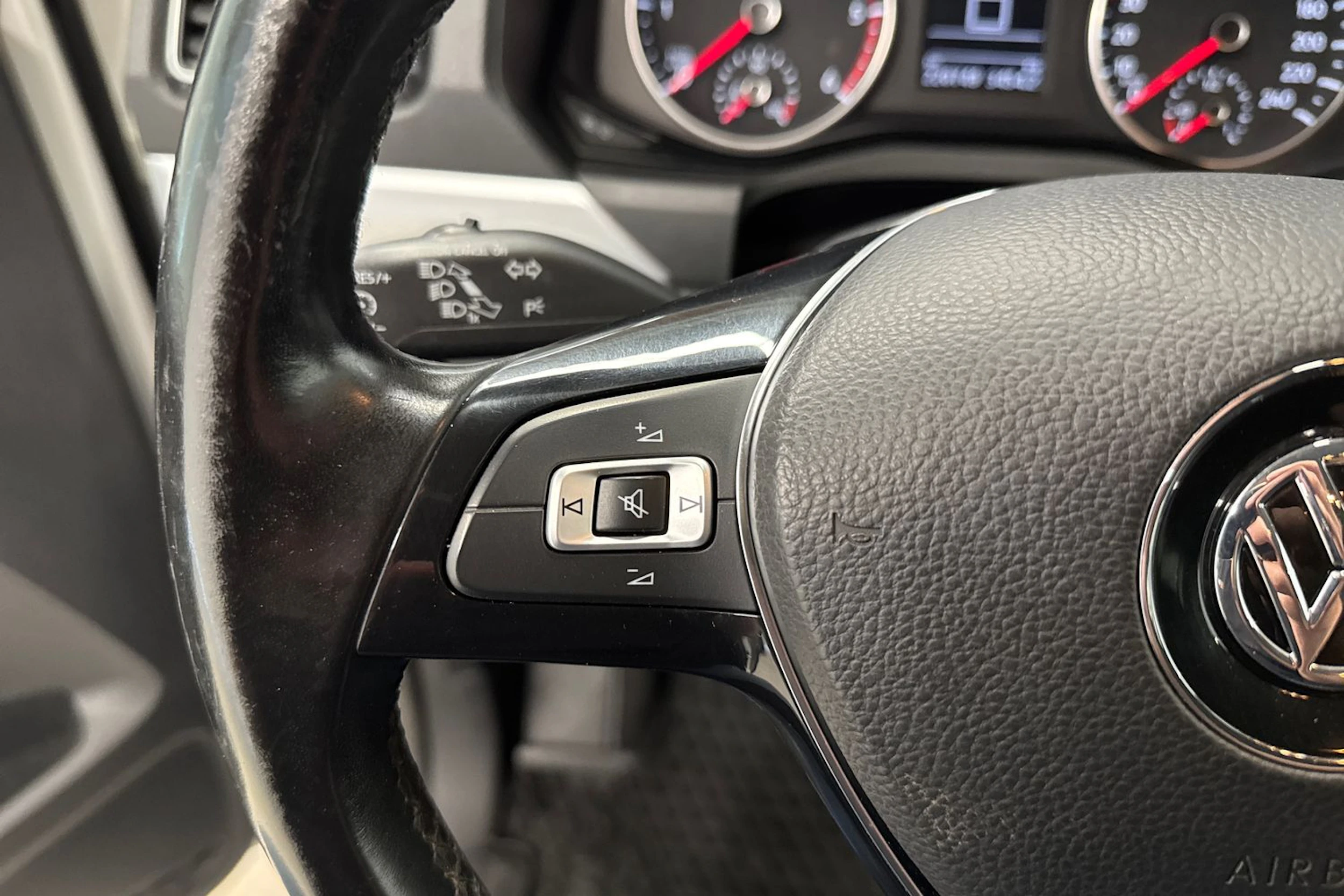 valkoinen Volkswagen Amarok 2018 kuva 15.