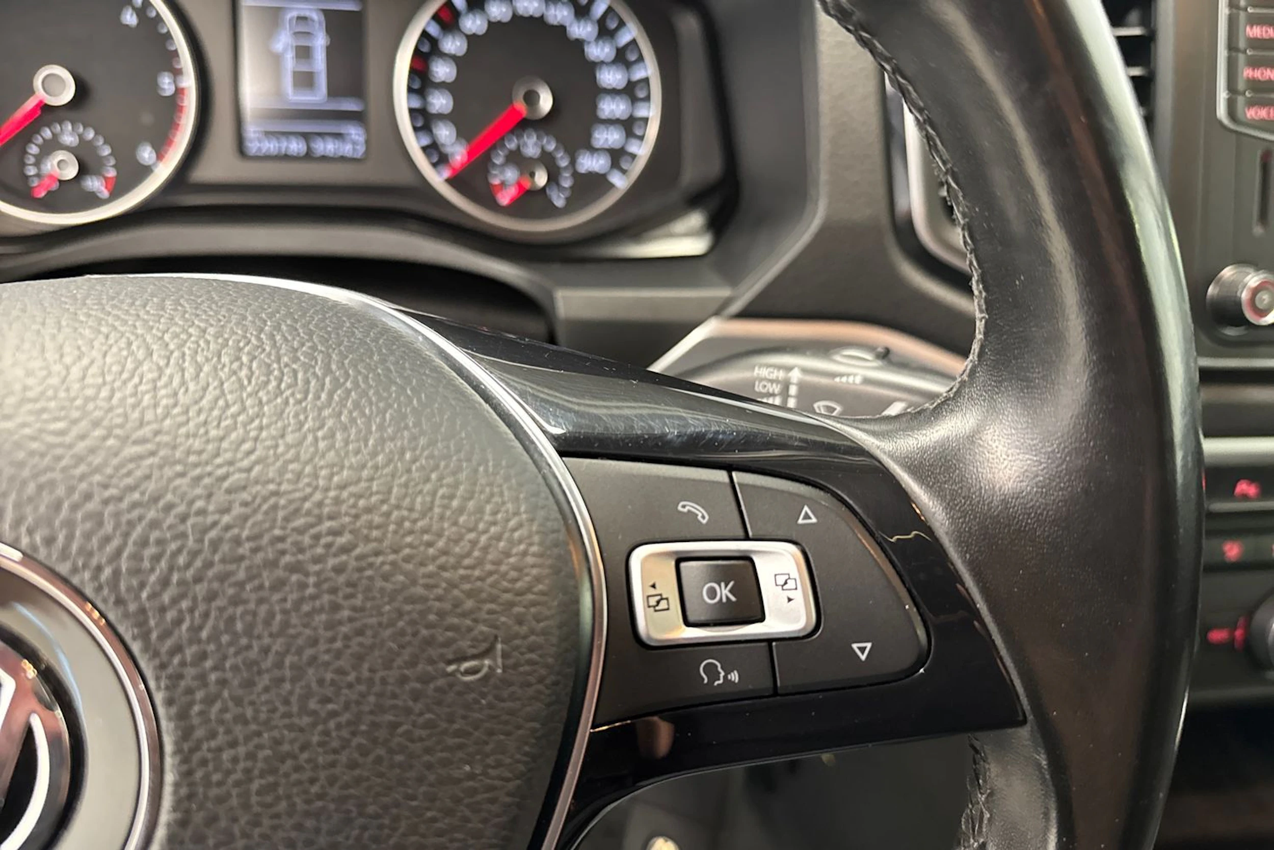 valkoinen Volkswagen Amarok 2018 kuva 16.