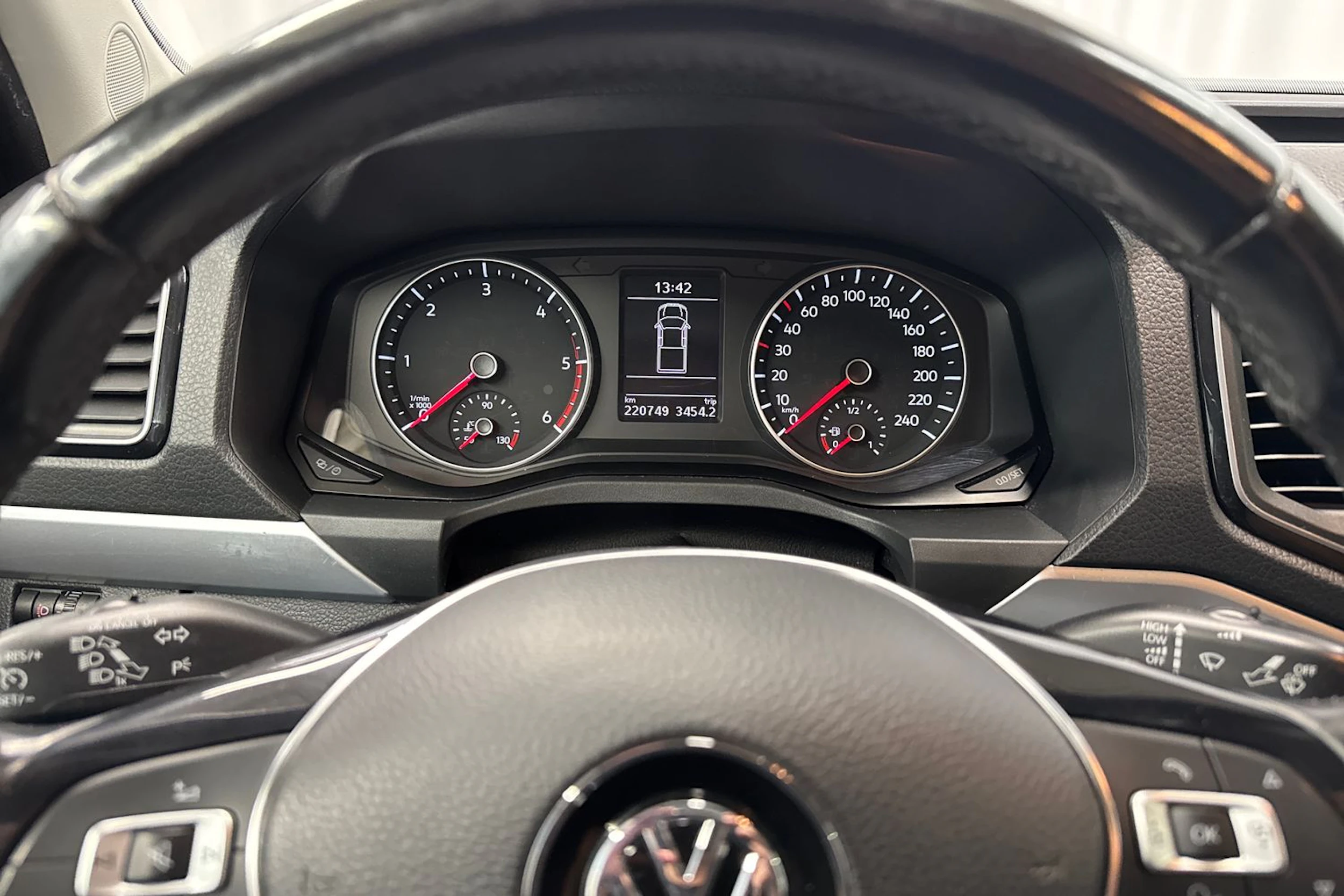 valkoinen Volkswagen Amarok 2018 kuva 17.