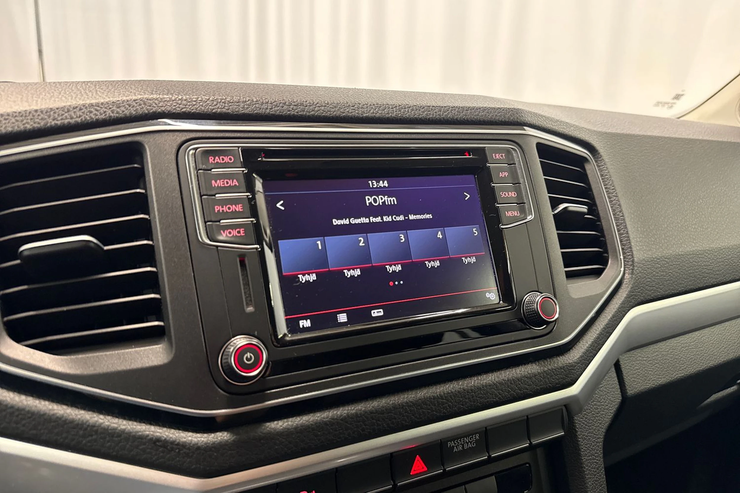 valkoinen Volkswagen Amarok 2018 kuva 20.
