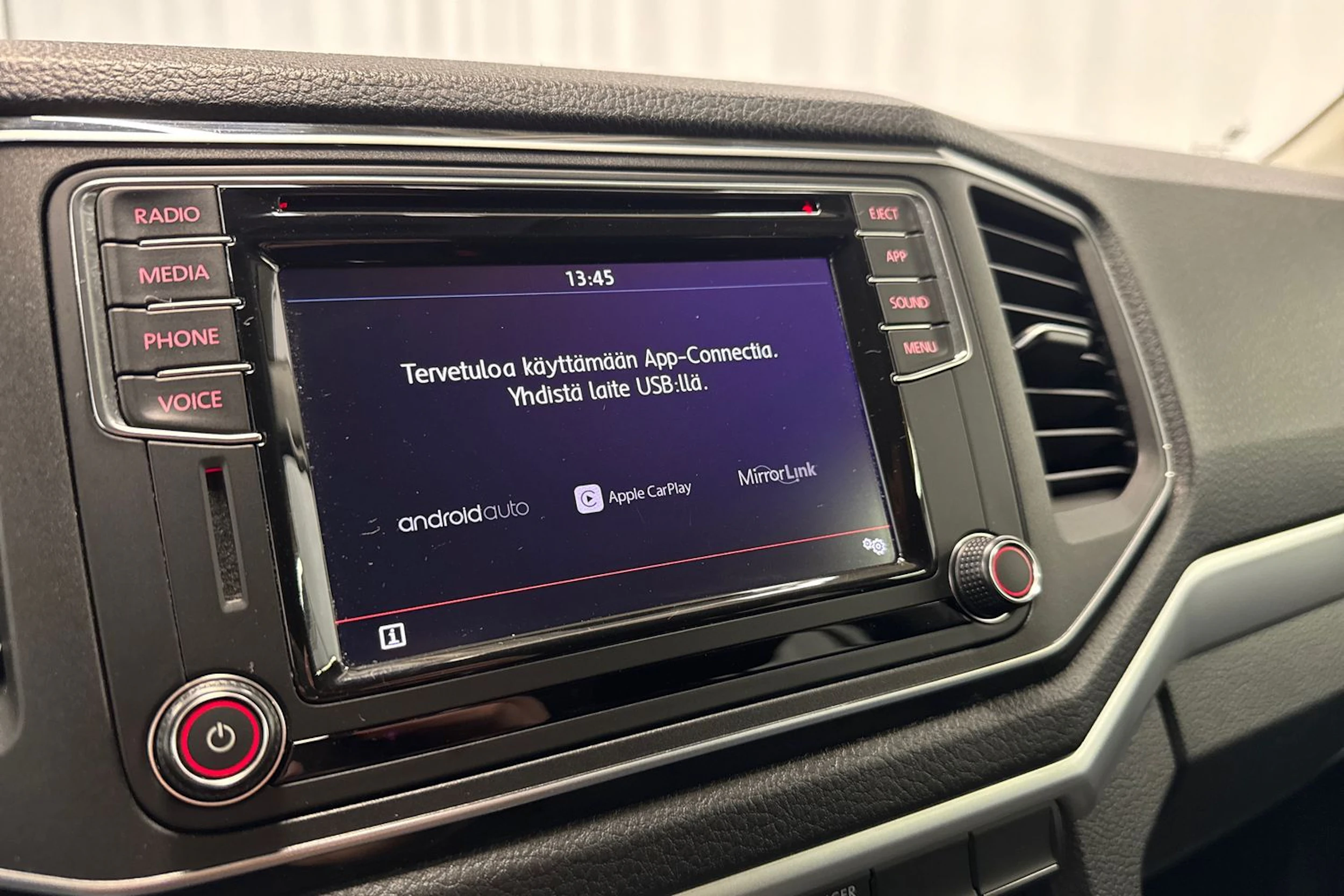 valkoinen Volkswagen Amarok 2018 kuva 23.
