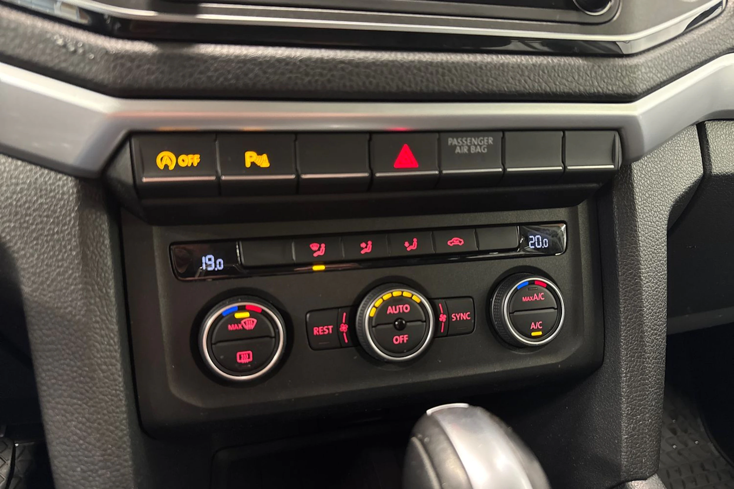 valkoinen Volkswagen Amarok 2018 kuva 24.
