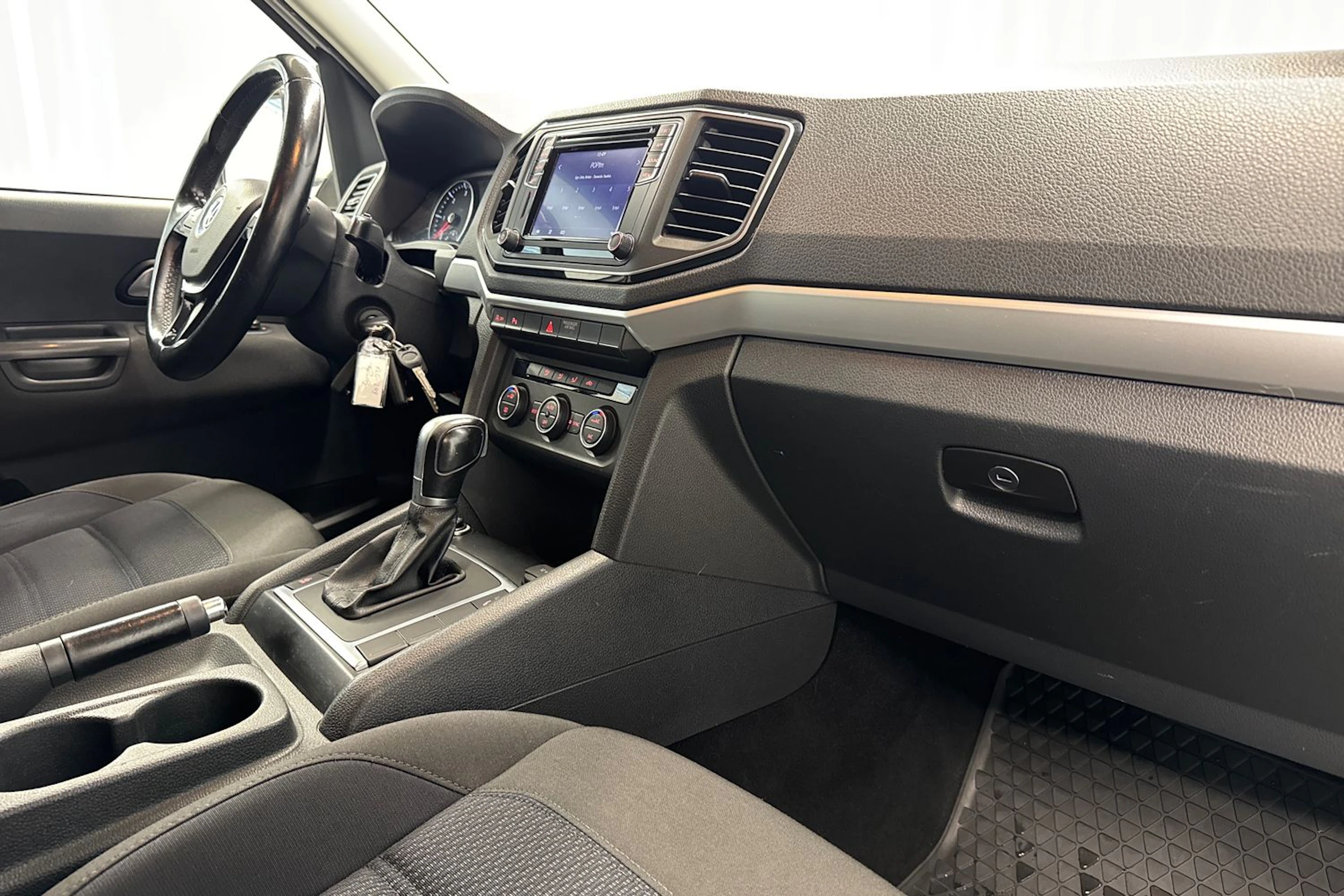 valkoinen Volkswagen Amarok 2018 kuva 26.
