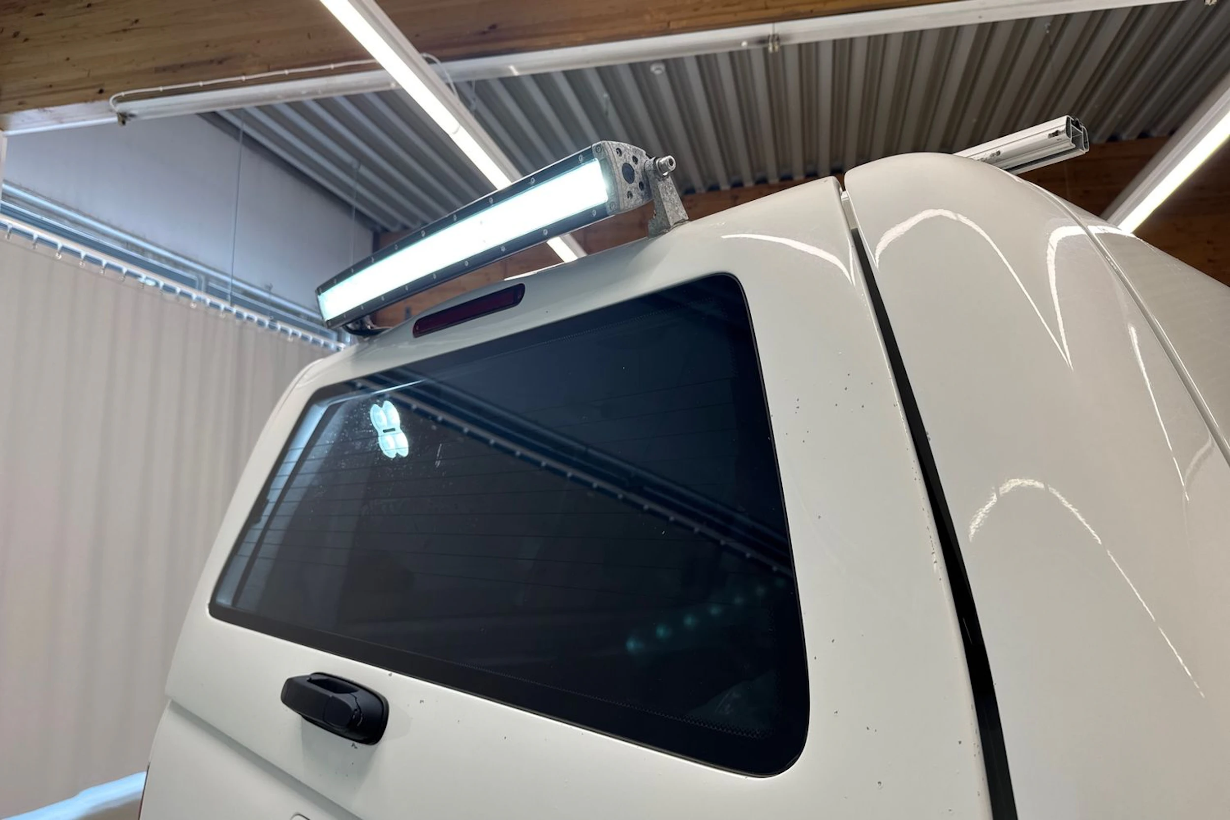 valkoinen Volkswagen Amarok 2018 kuva 29.