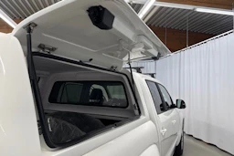 valkoinen Volkswagen Amarok 2018 kuva 32.