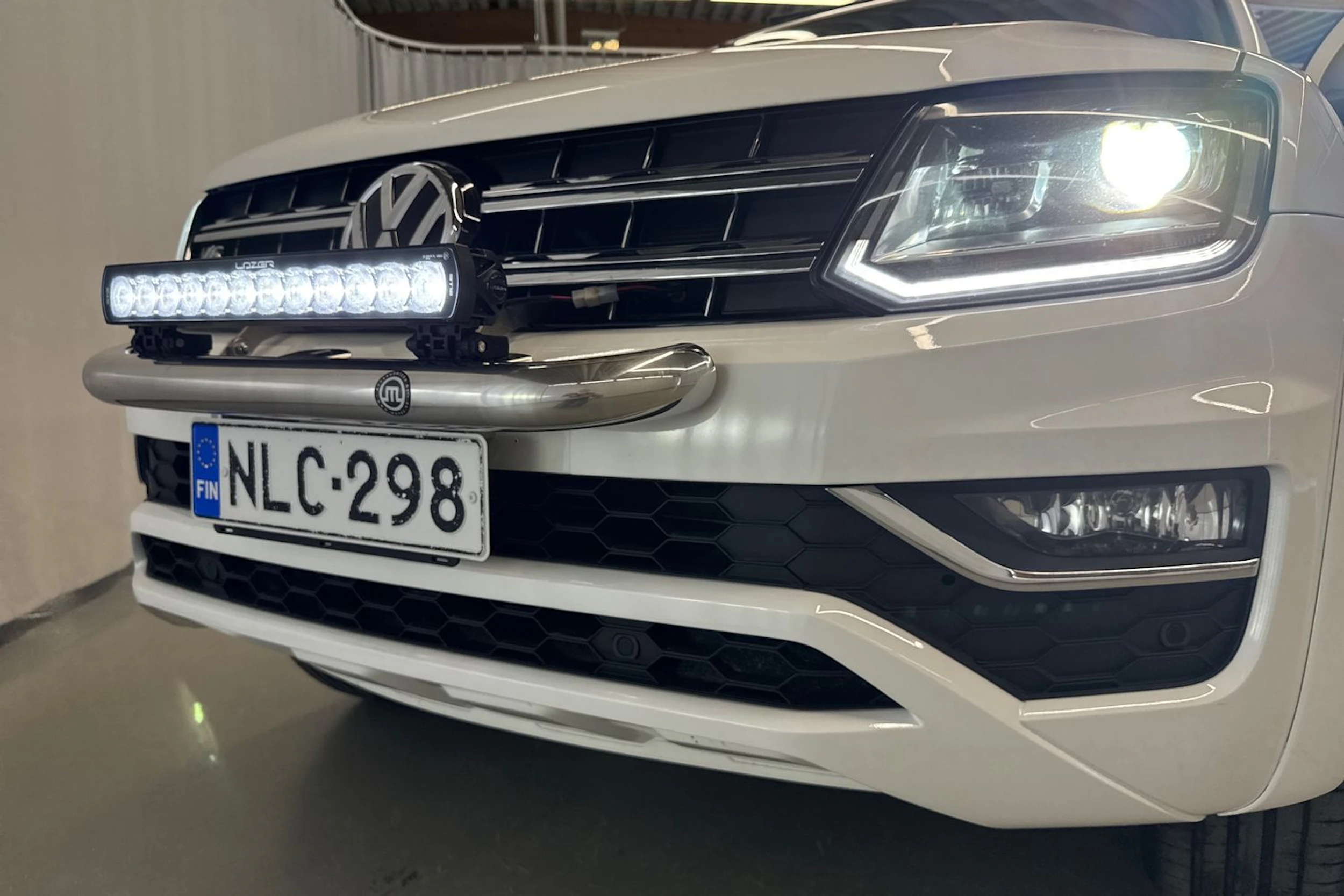 valkoinen Volkswagen Amarok 2018 kuva 34.