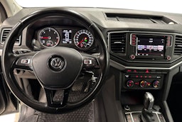 Harmaa Volkswagen Amarok 2018 kuva 11.