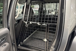 Harmaa Volkswagen Amarok 2018 kuva 15.