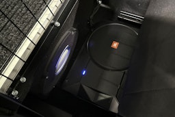 Harmaa Volkswagen Amarok 2018 kuva 17.