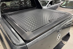 Harmaa Volkswagen Amarok 2018 kuva 20.