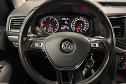 Harmaa Volkswagen Amarok 2018 kuva 22.