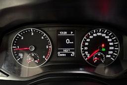 Harmaa Volkswagen Amarok 2018 kuva 25.